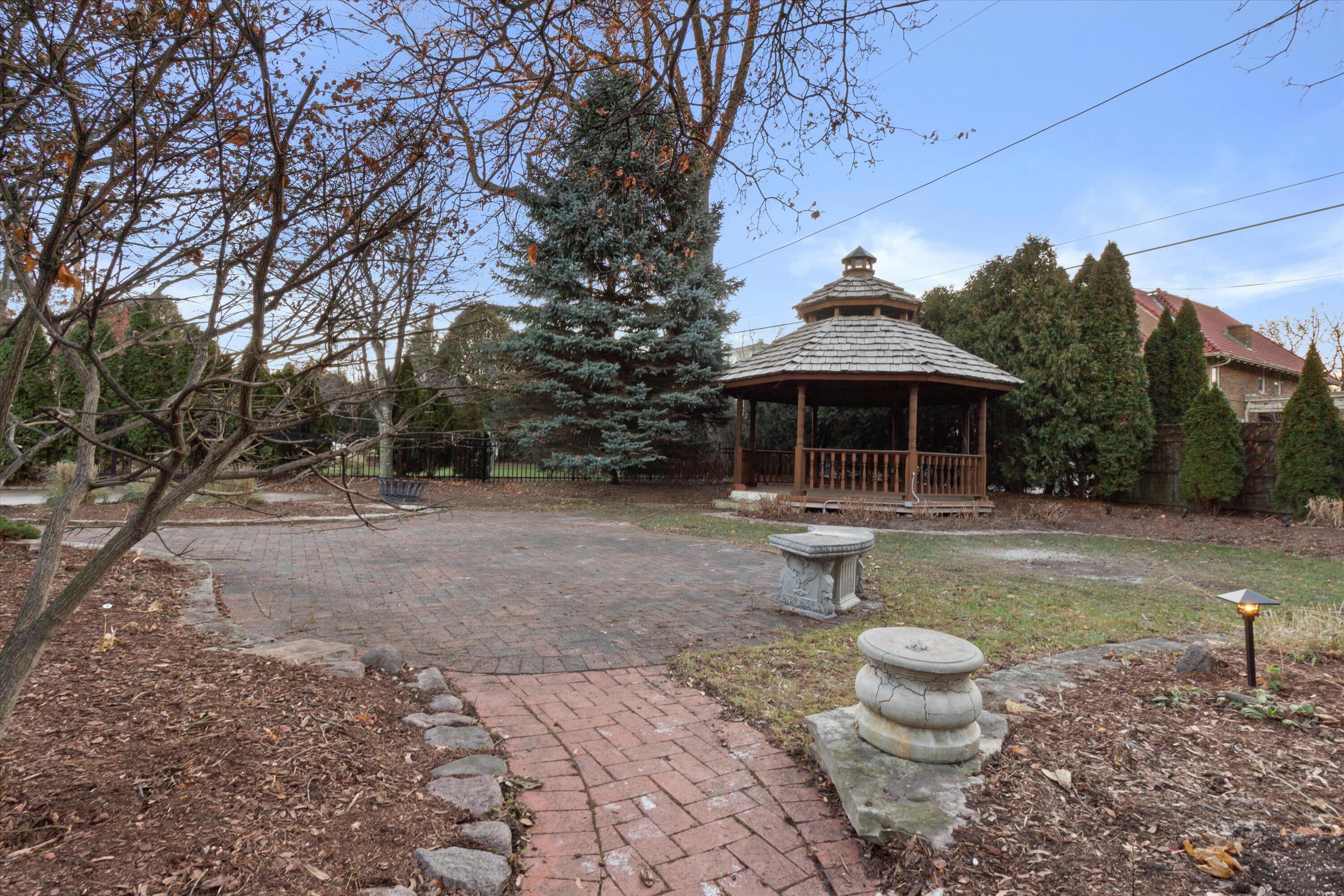 3459 N Lake Dr