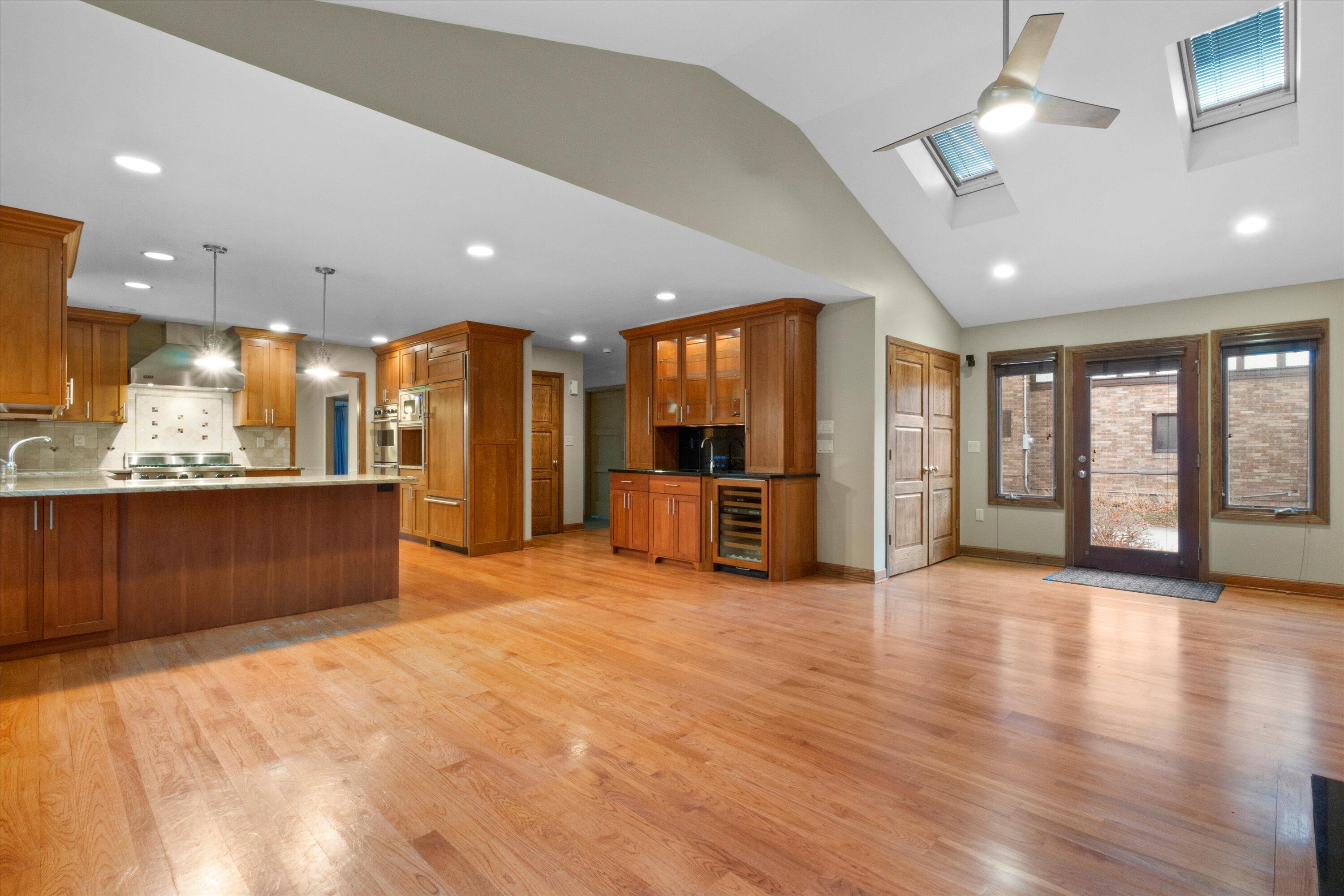 3459 N Lake Dr