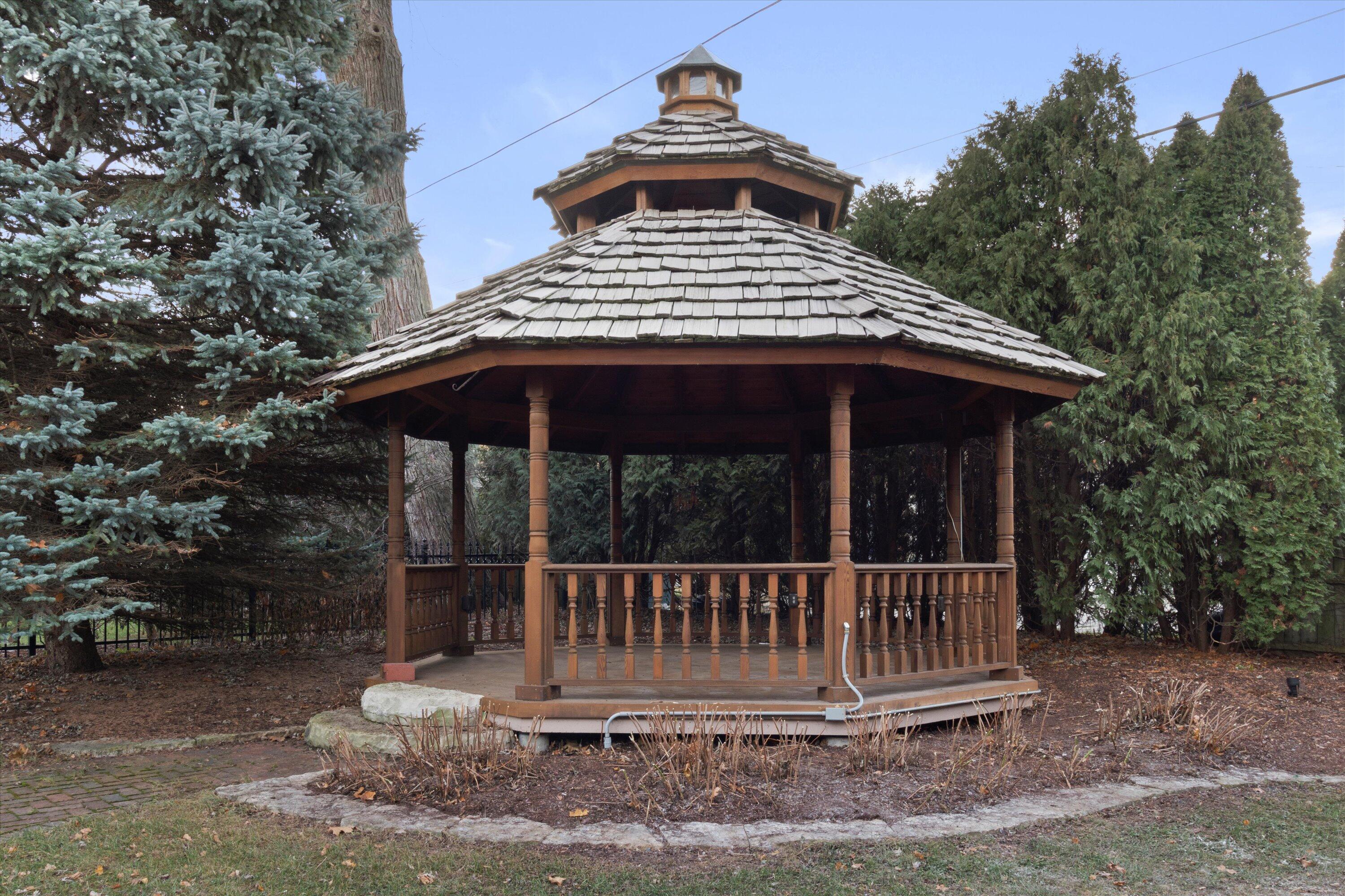 3459 N Lake Dr