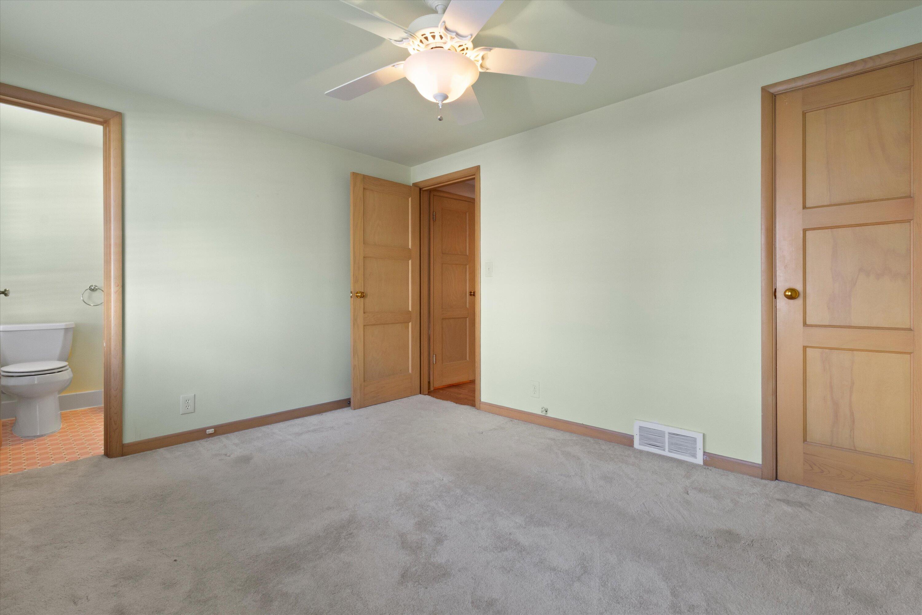 3459 N Lake Dr