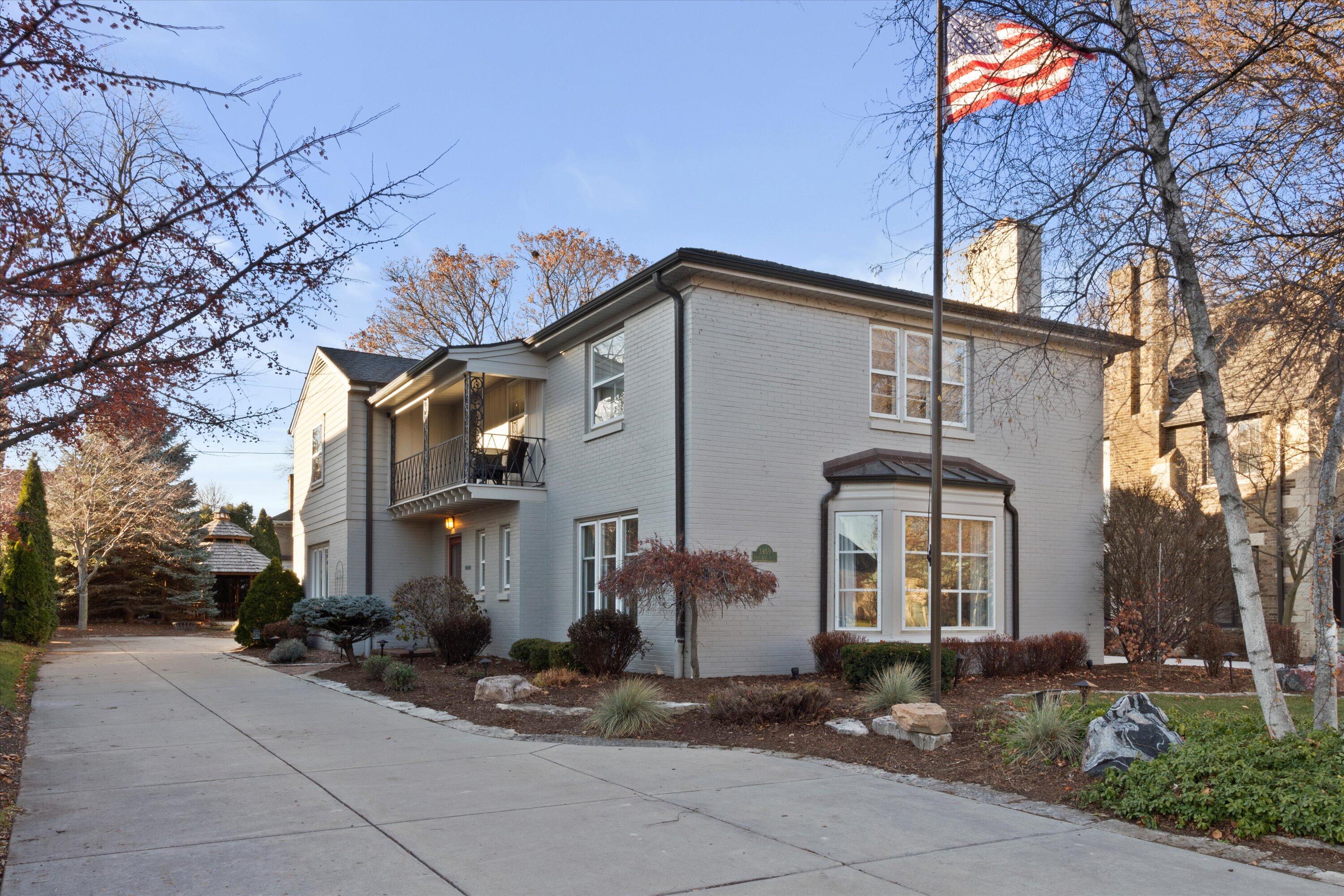 3459 N Lake Dr