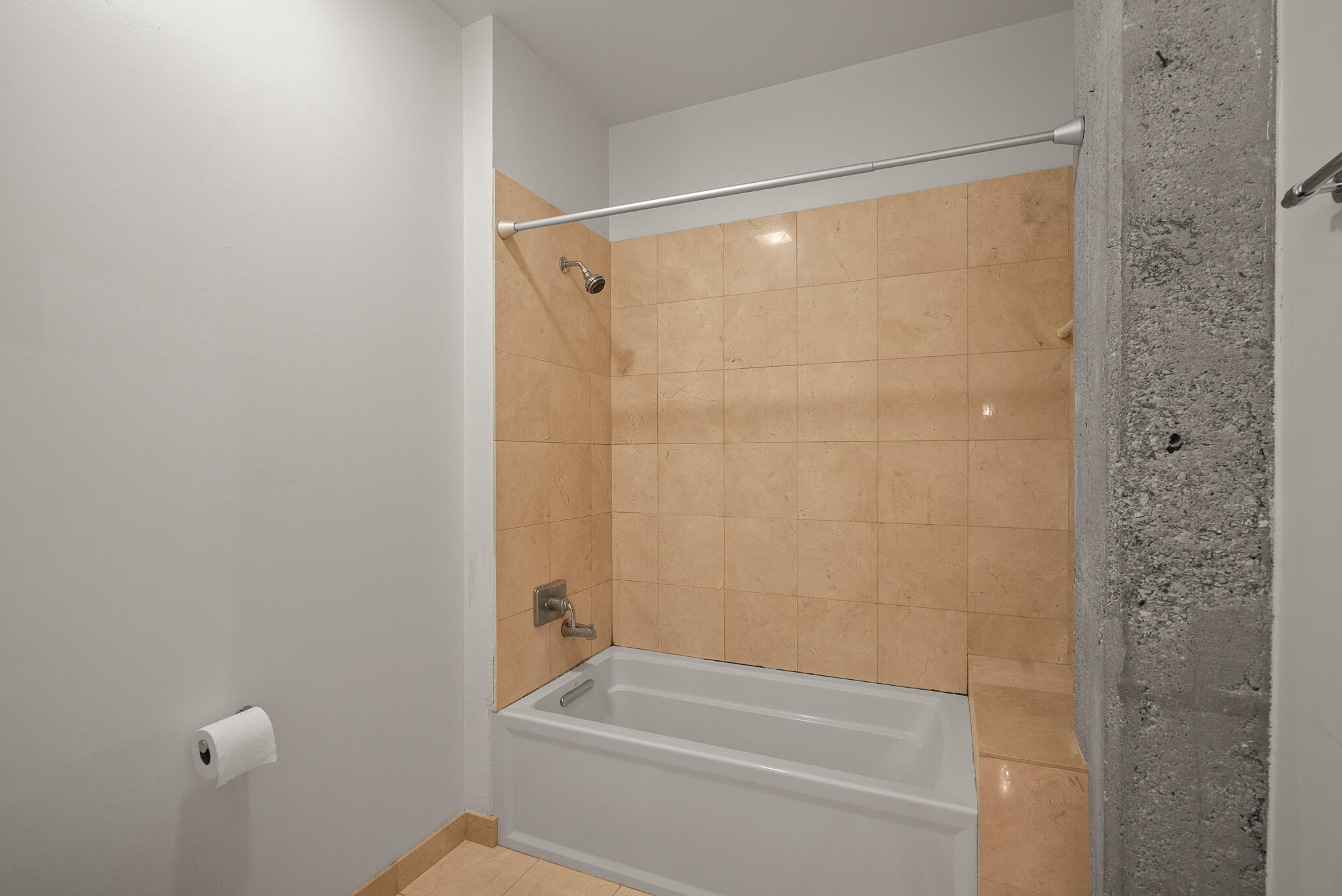 239 E Chicago St 404