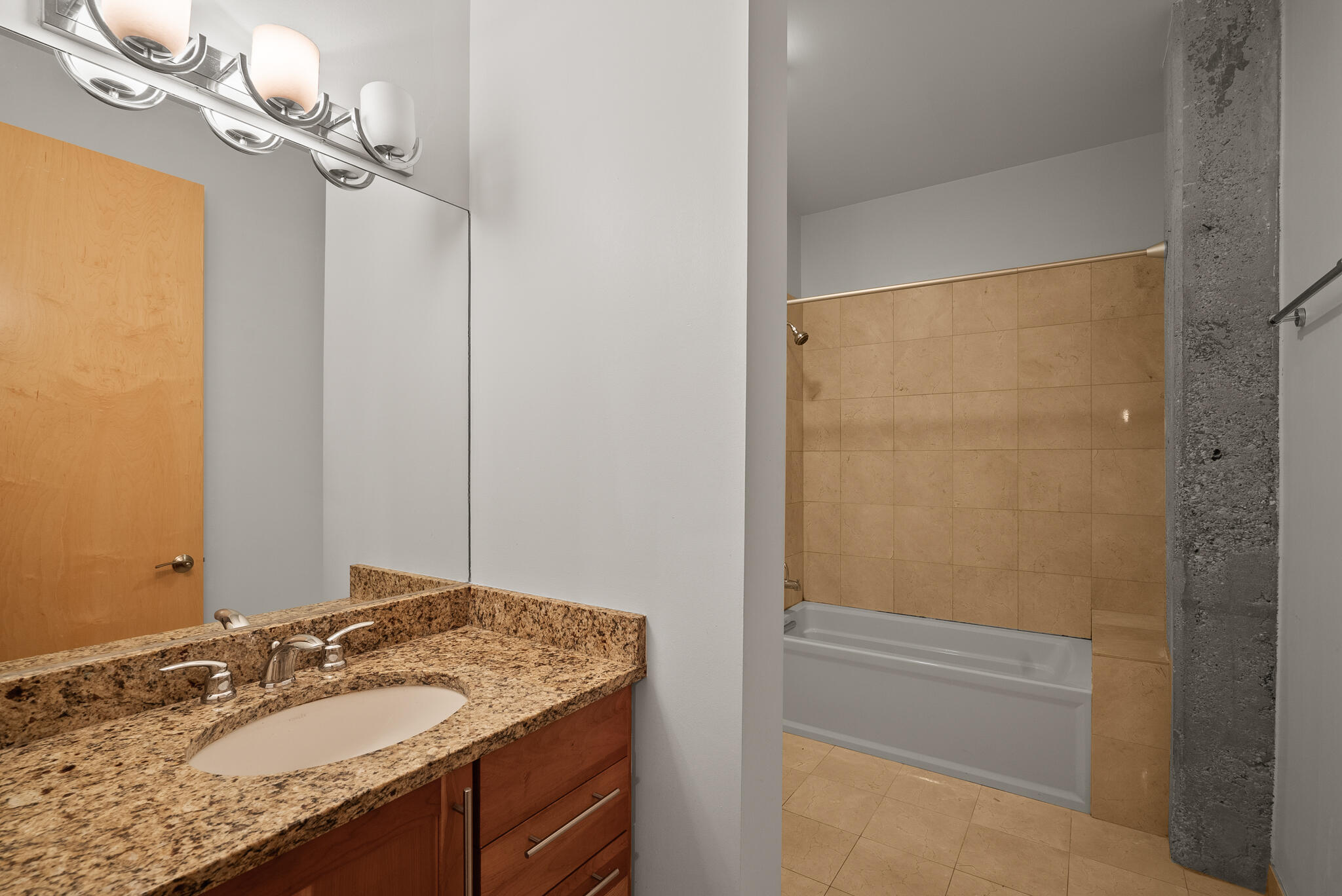 239 E Chicago St 404