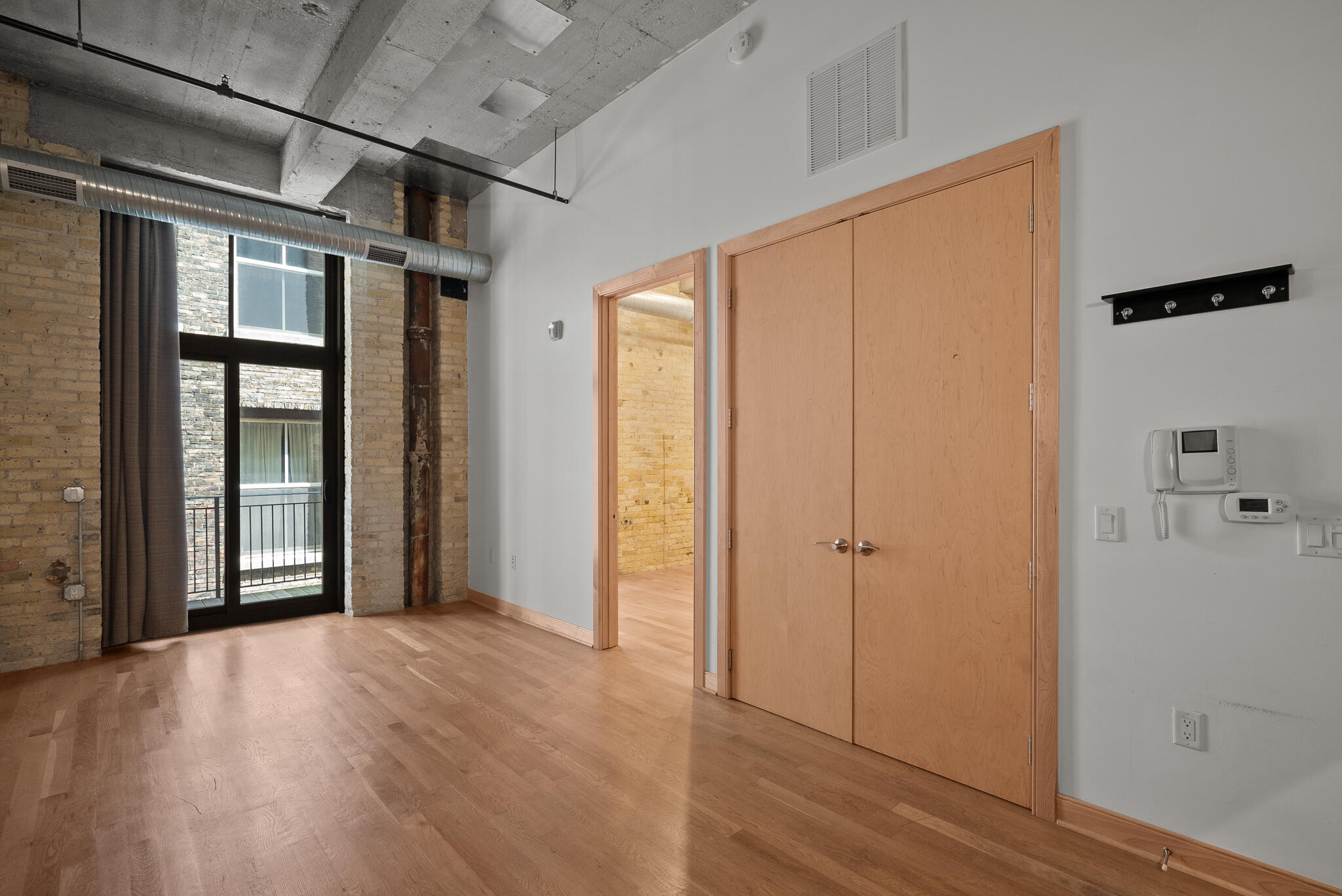 239 E Chicago St 404