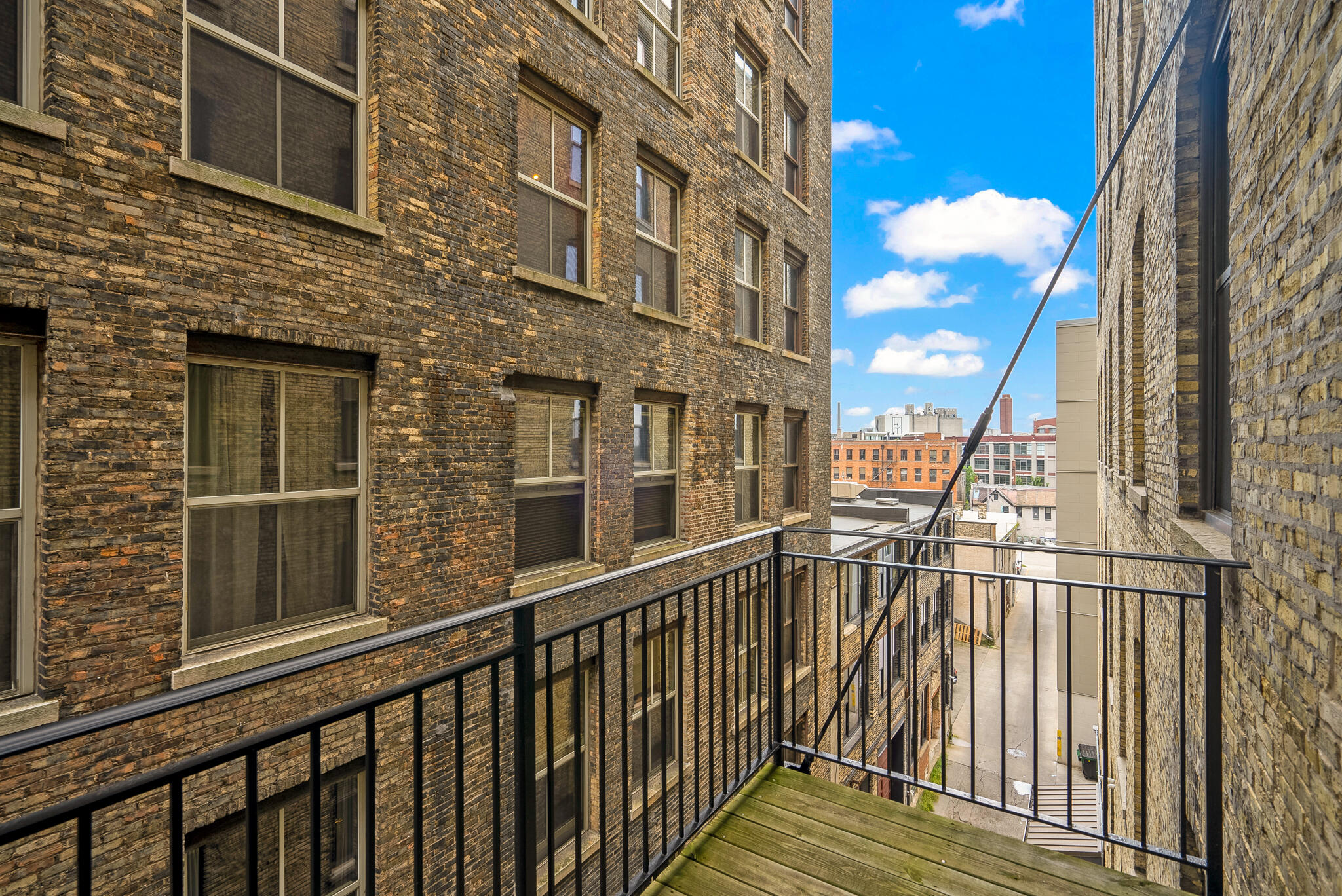 239 E Chicago St 404