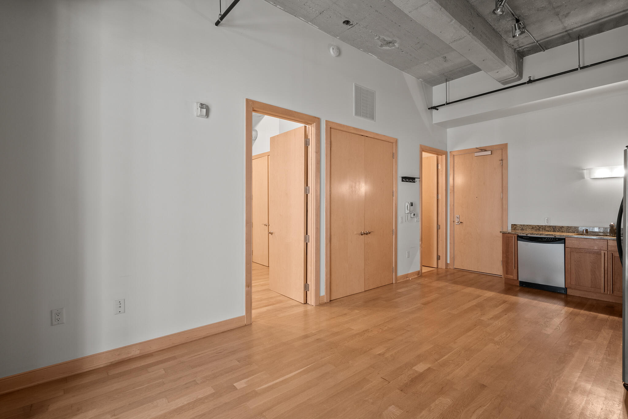 239 E Chicago St 404