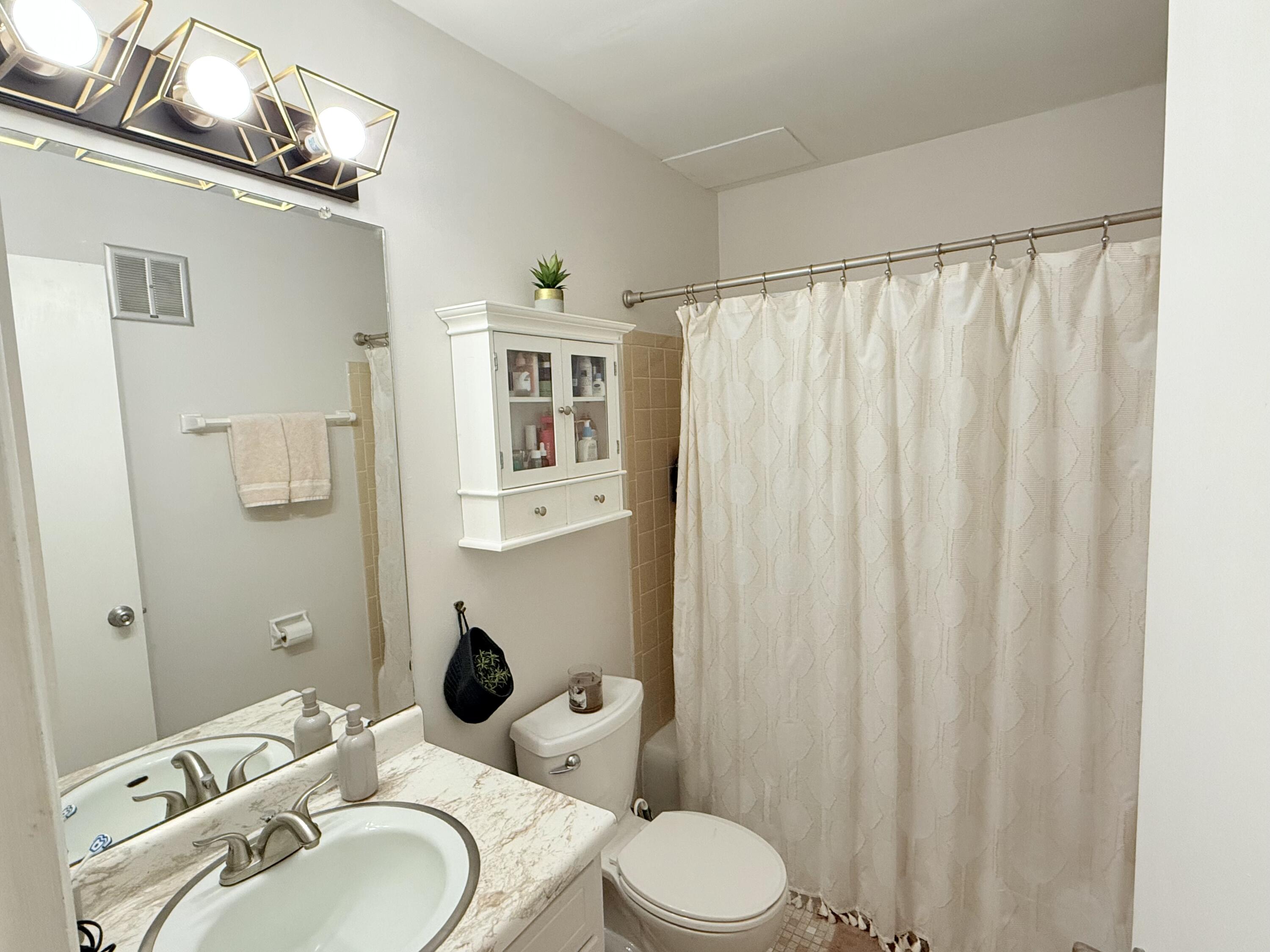 2025 E Greenwich Ave