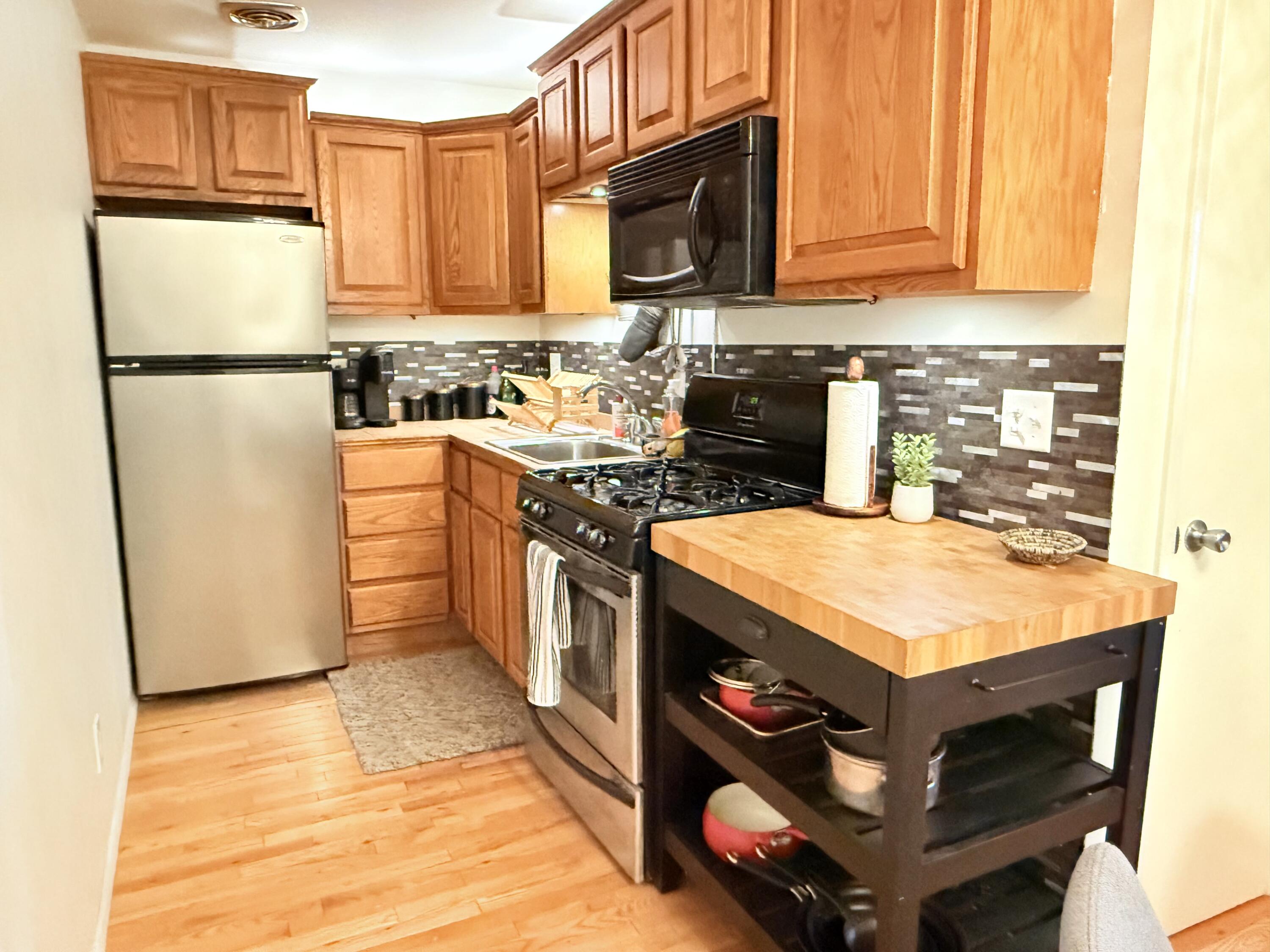 2025 E Greenwich Ave