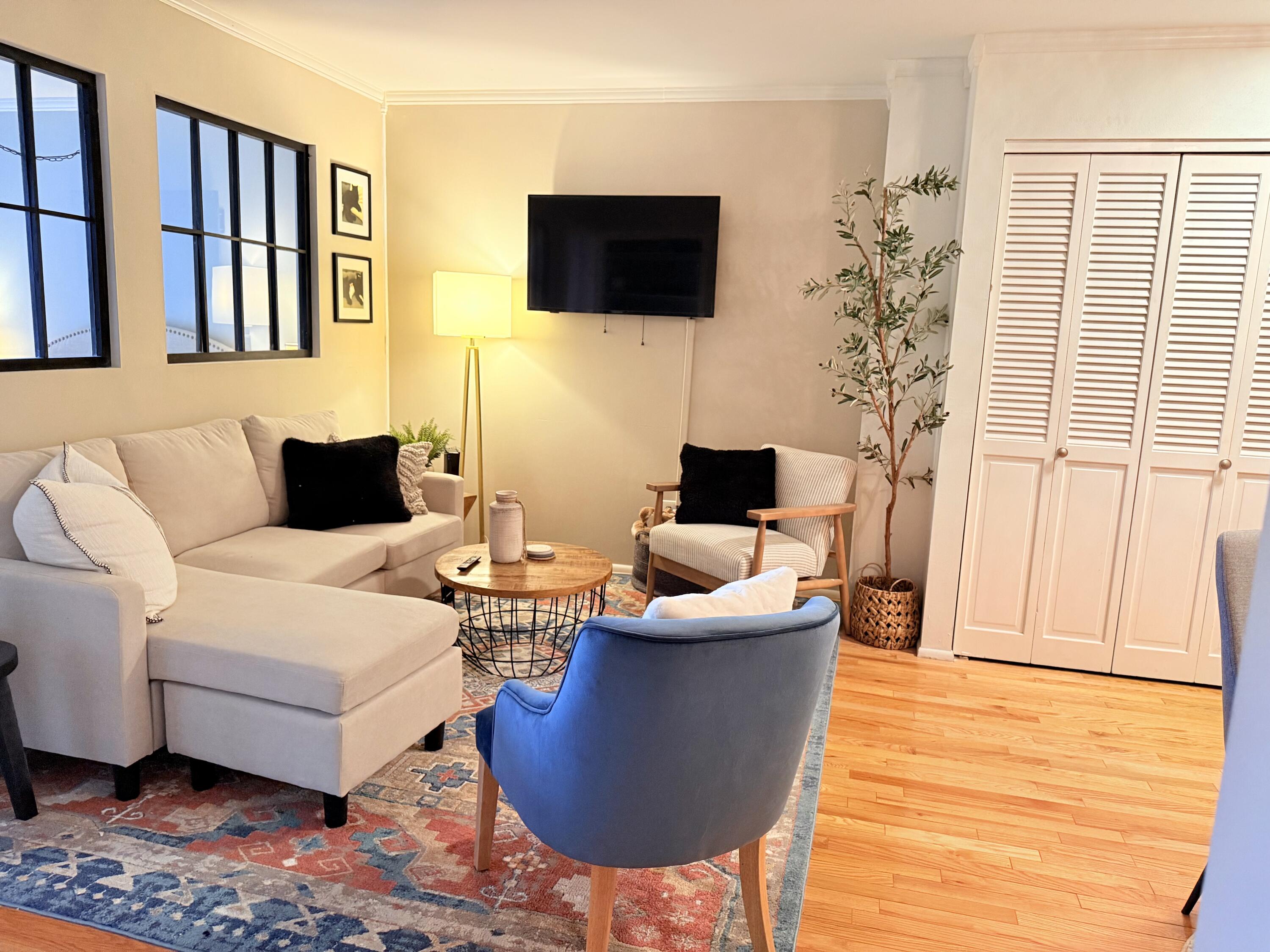 2025 E Greenwich Ave