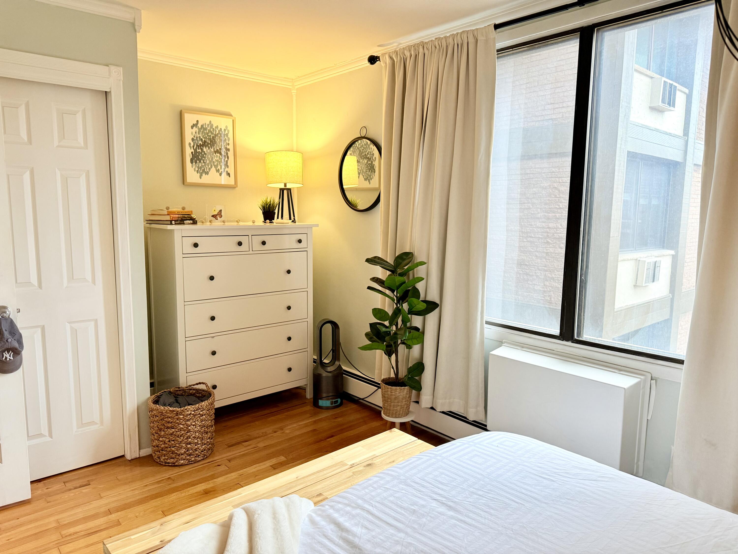 2025 E Greenwich Ave