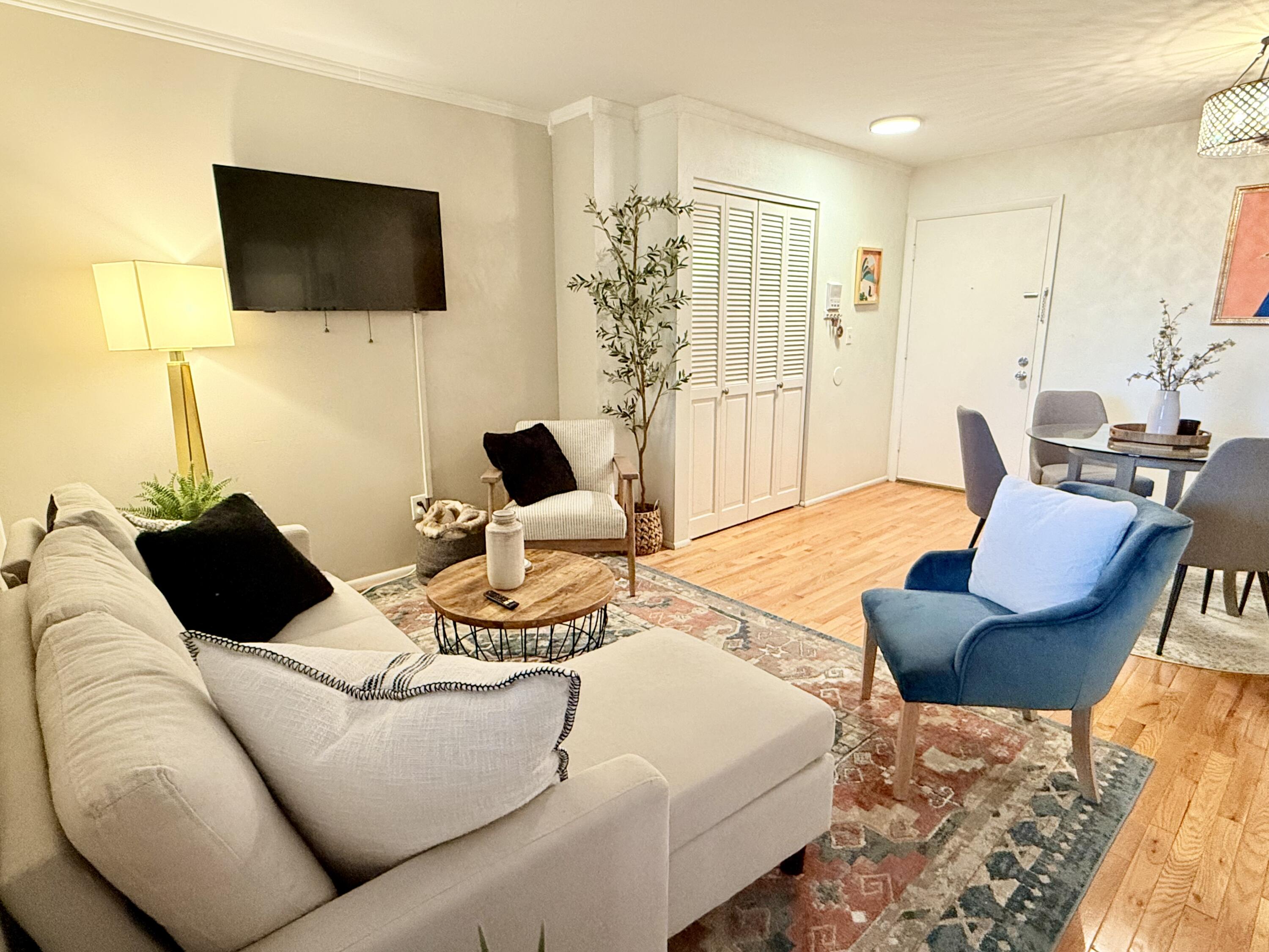 2025 E Greenwich Ave