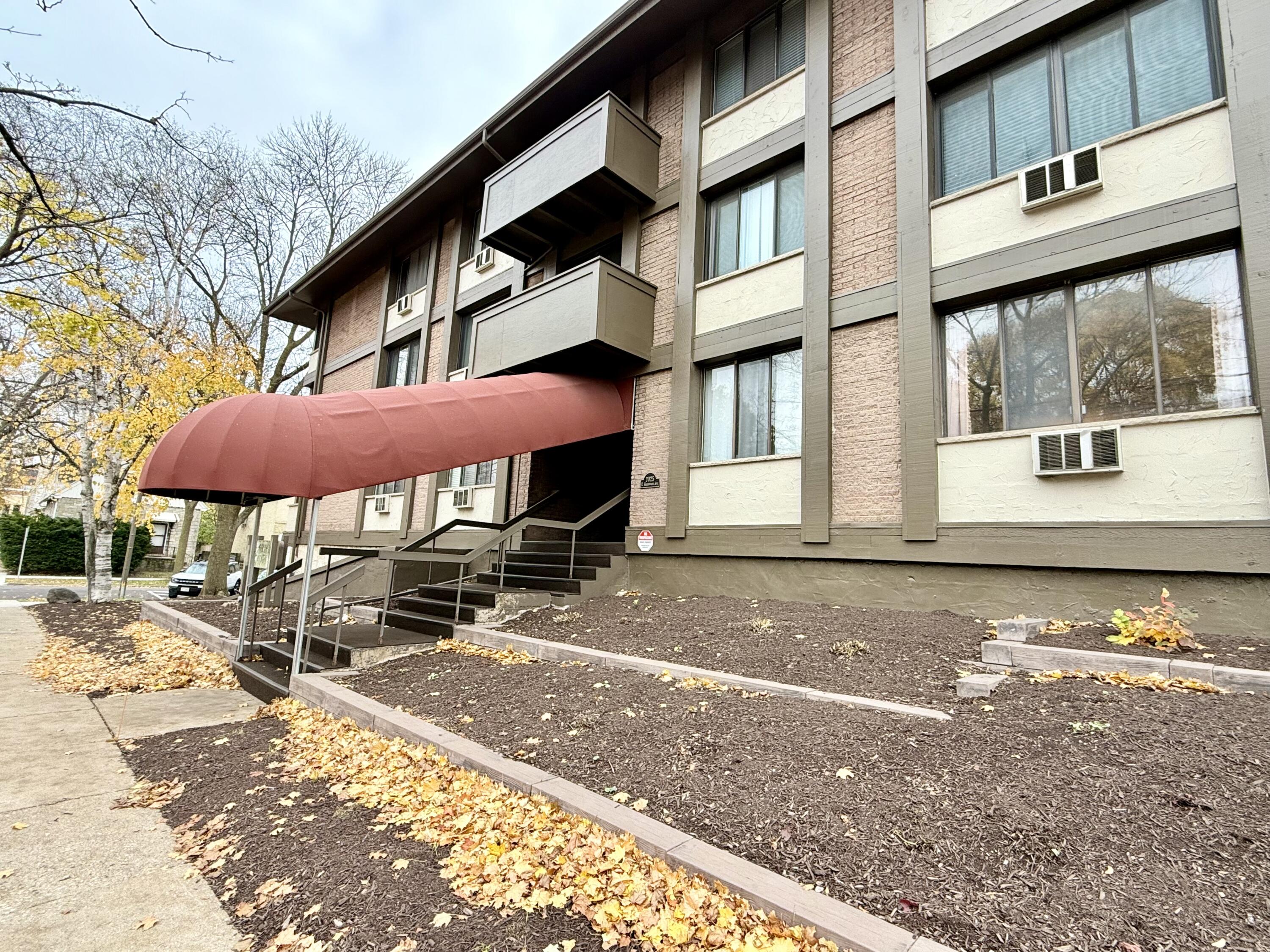 2025 E Greenwich Ave