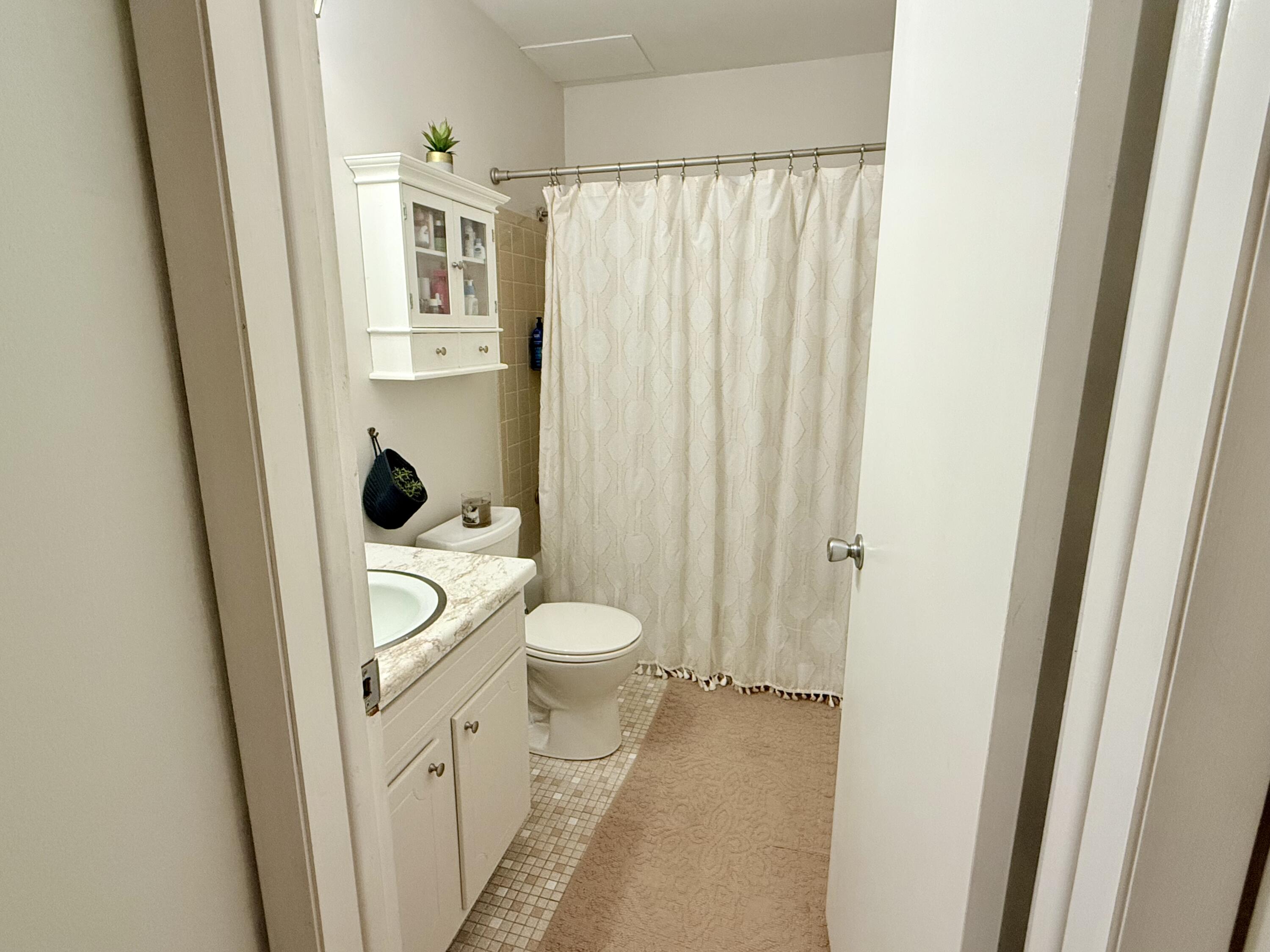 2025 E Greenwich Ave