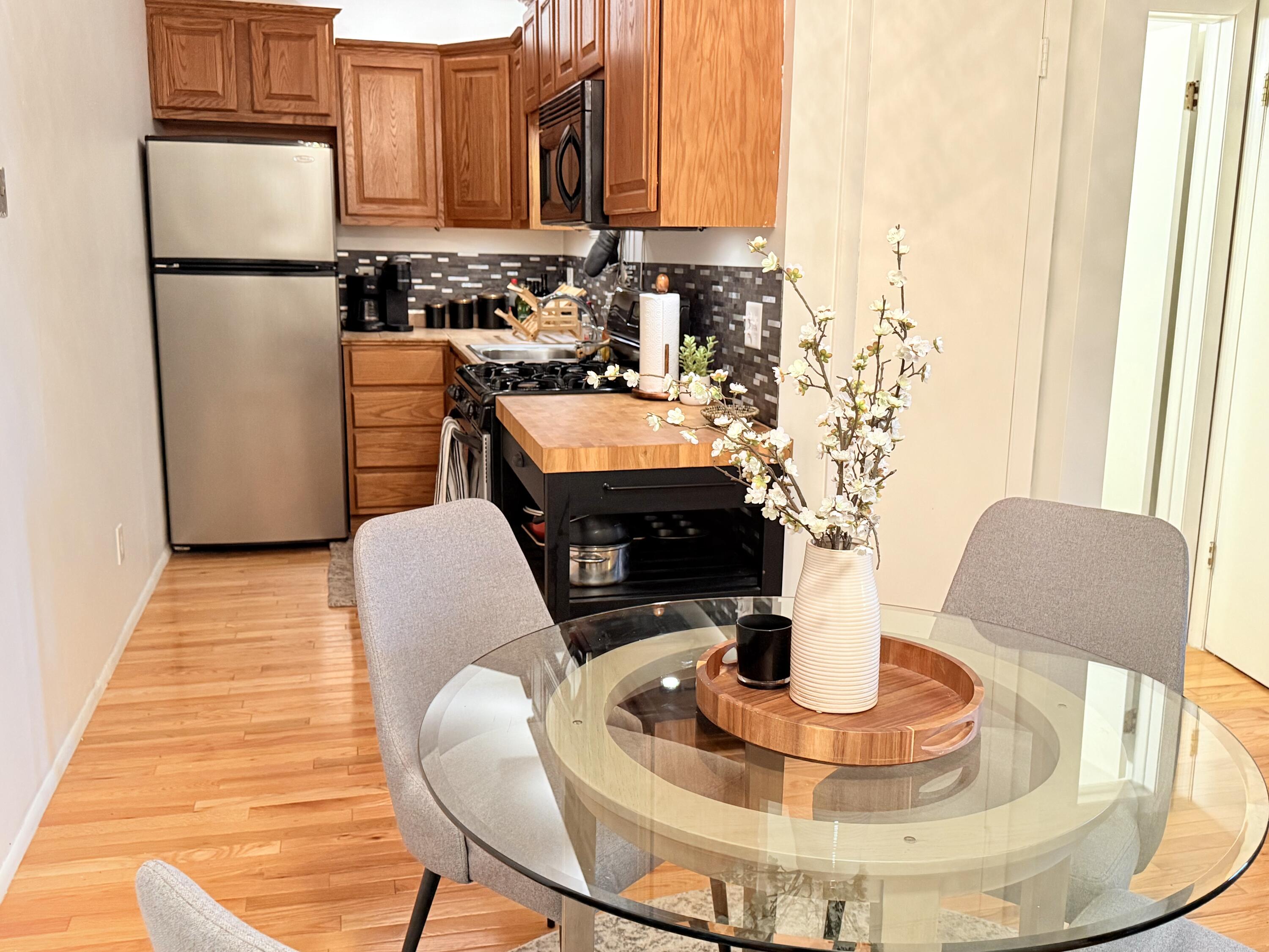 2025 E Greenwich Ave