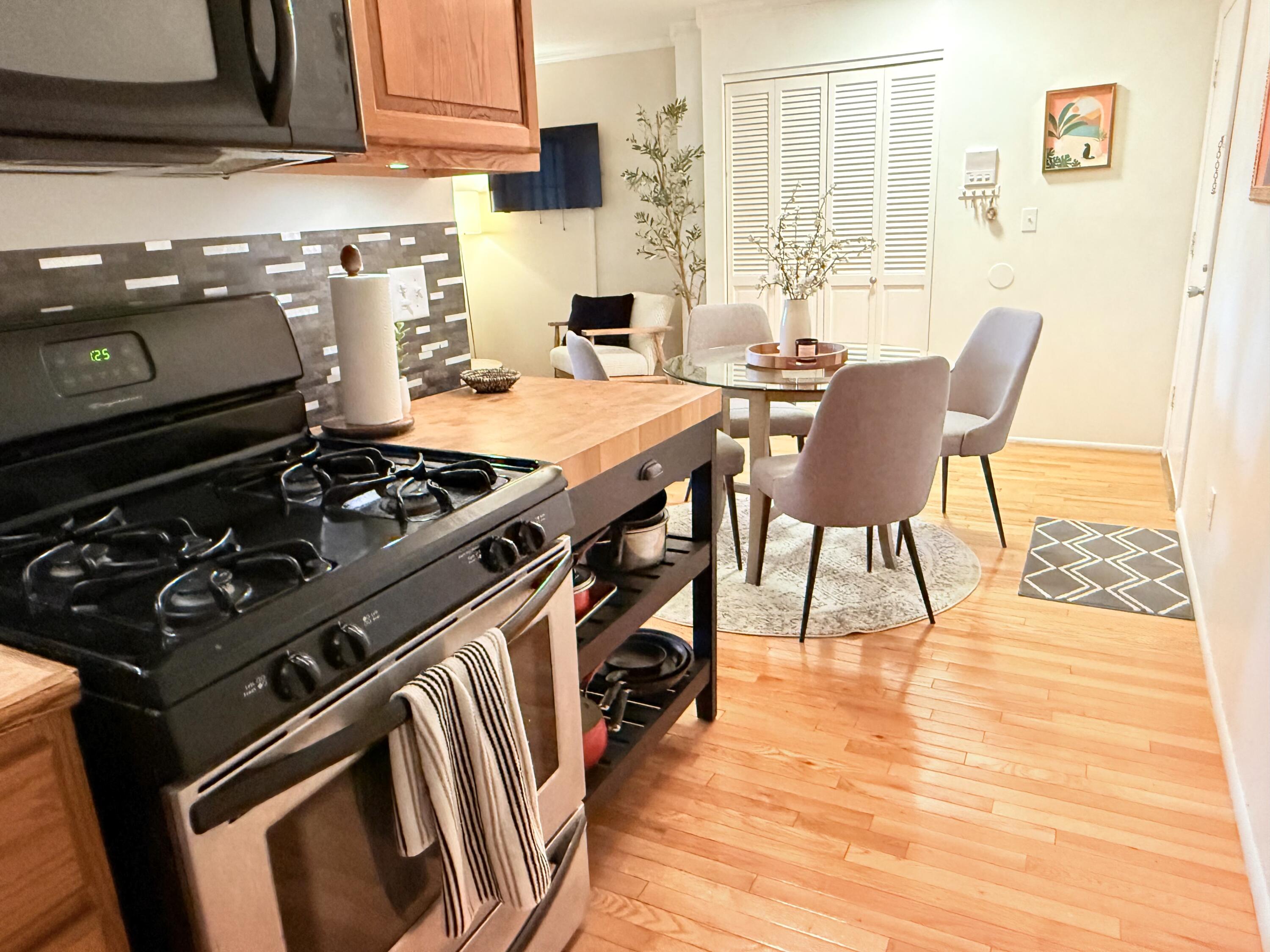 2025 E Greenwich Ave