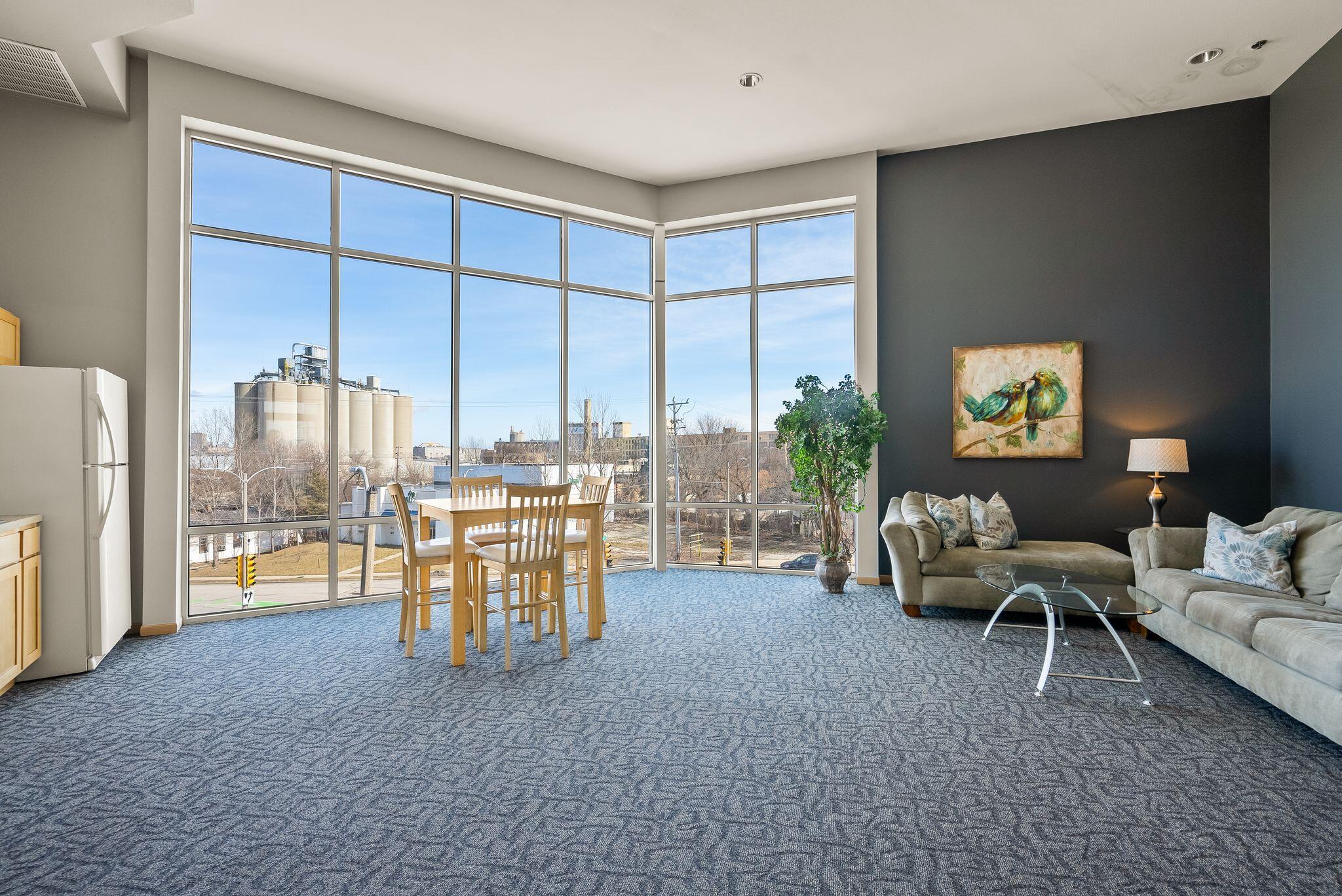 2121 S Kinnickinnic Ave