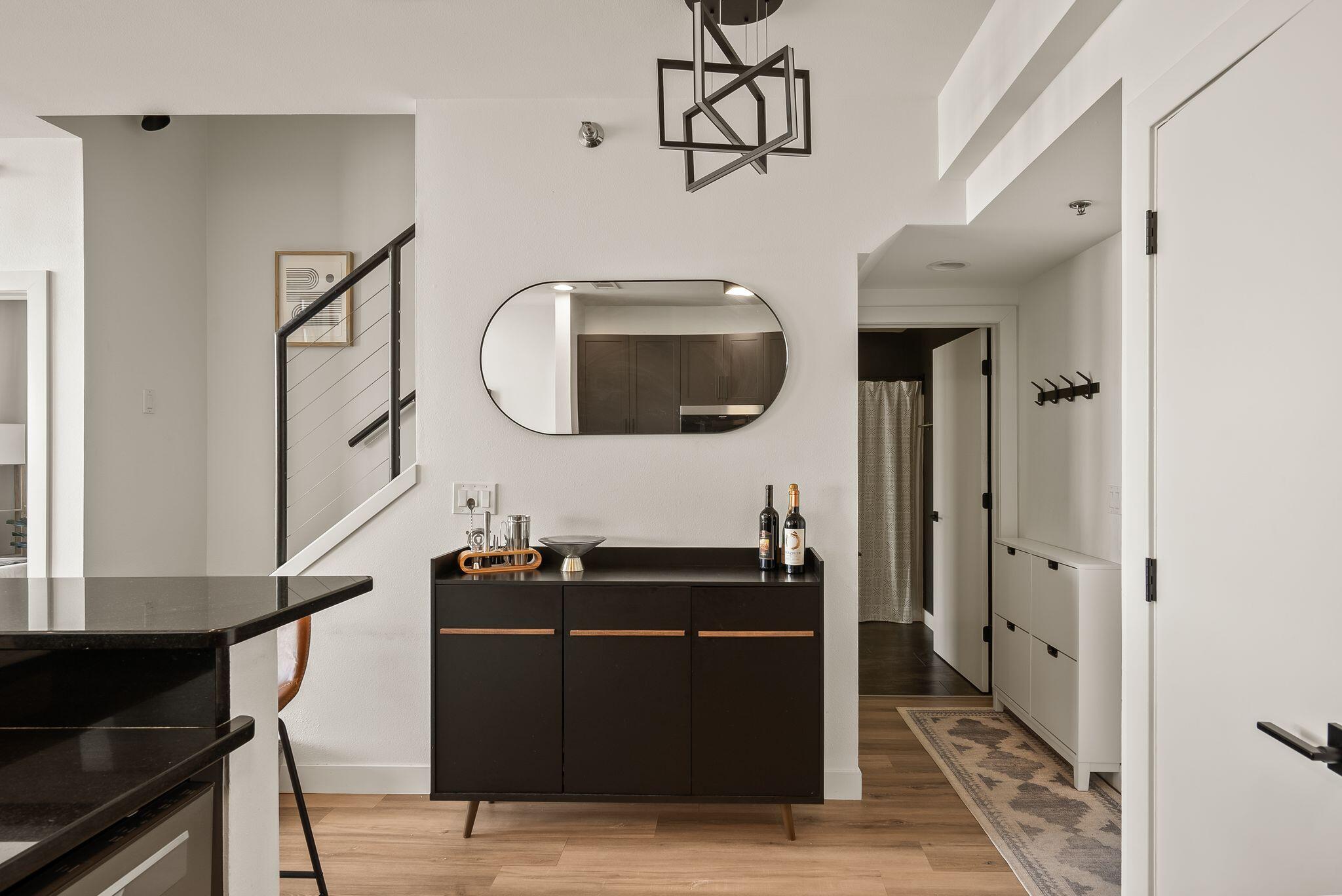 2121 S Kinnickinnic Ave