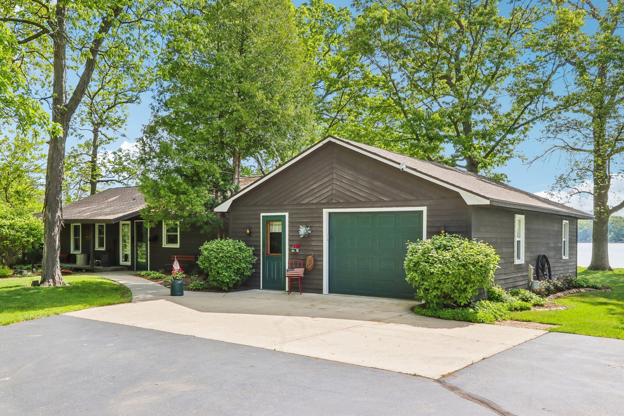 950 N Dousman Rd
