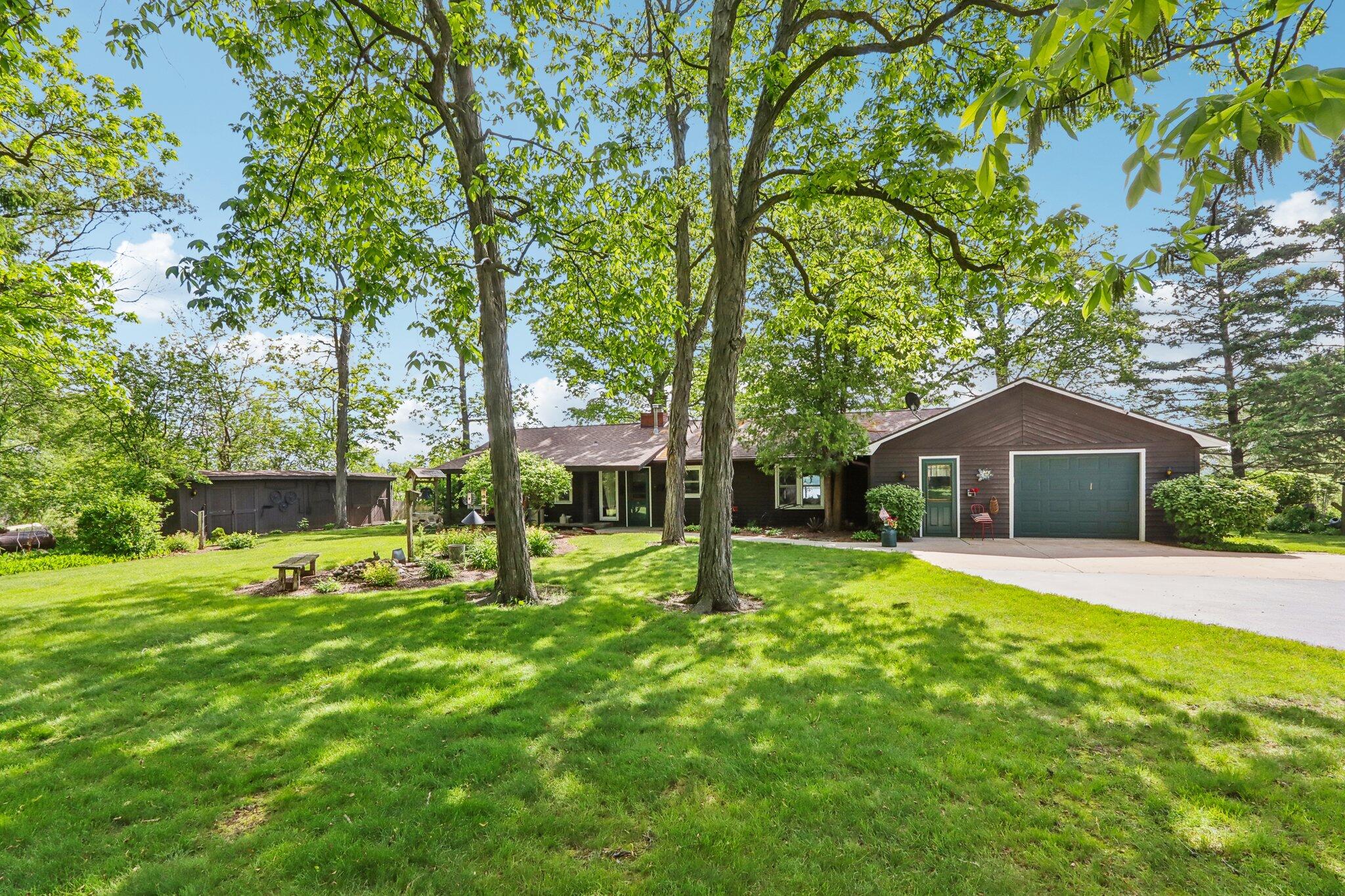 950 N Dousman Rd