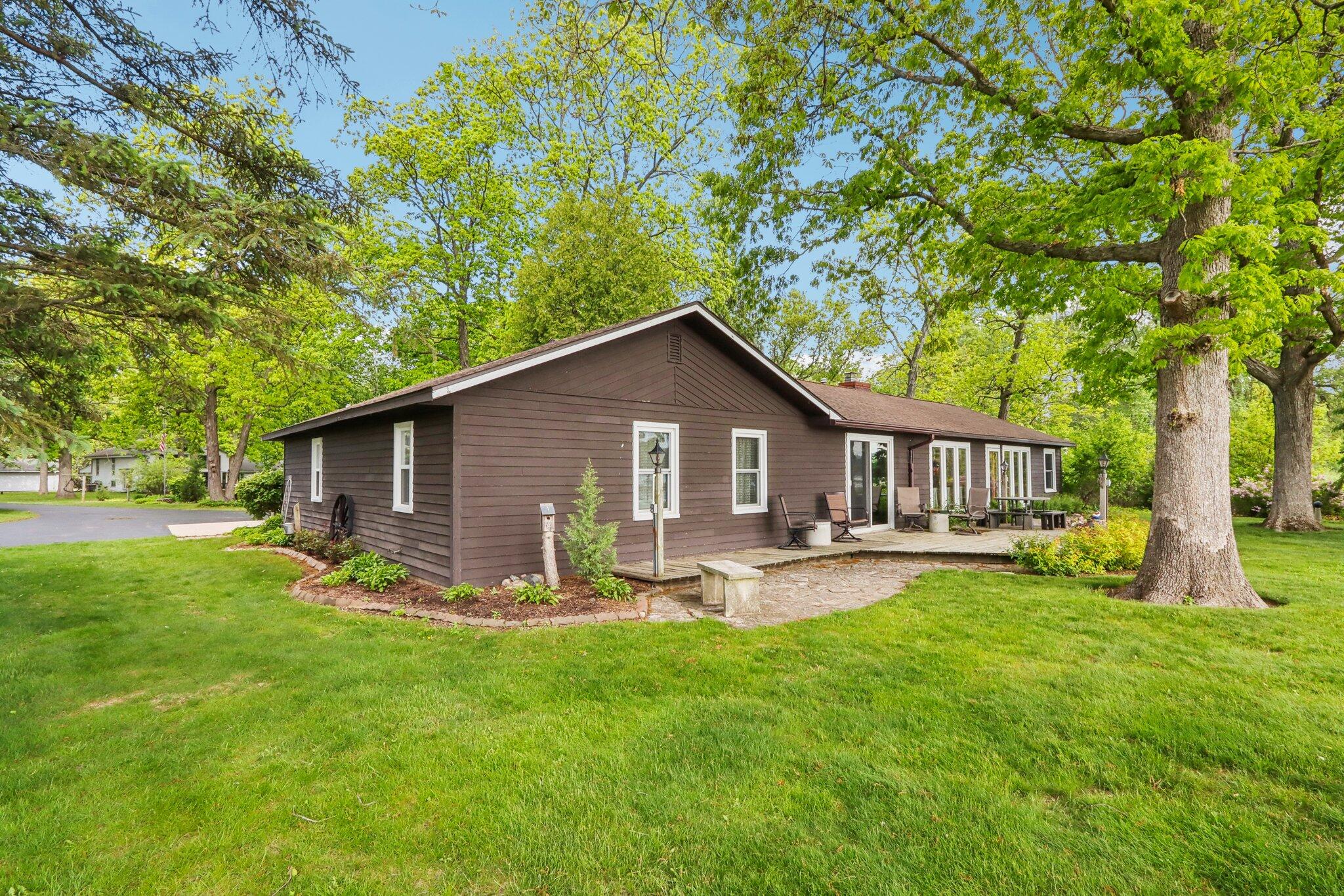 950 N Dousman Rd