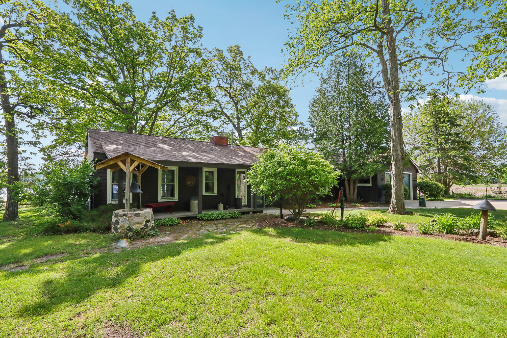950 N Dousman Rd