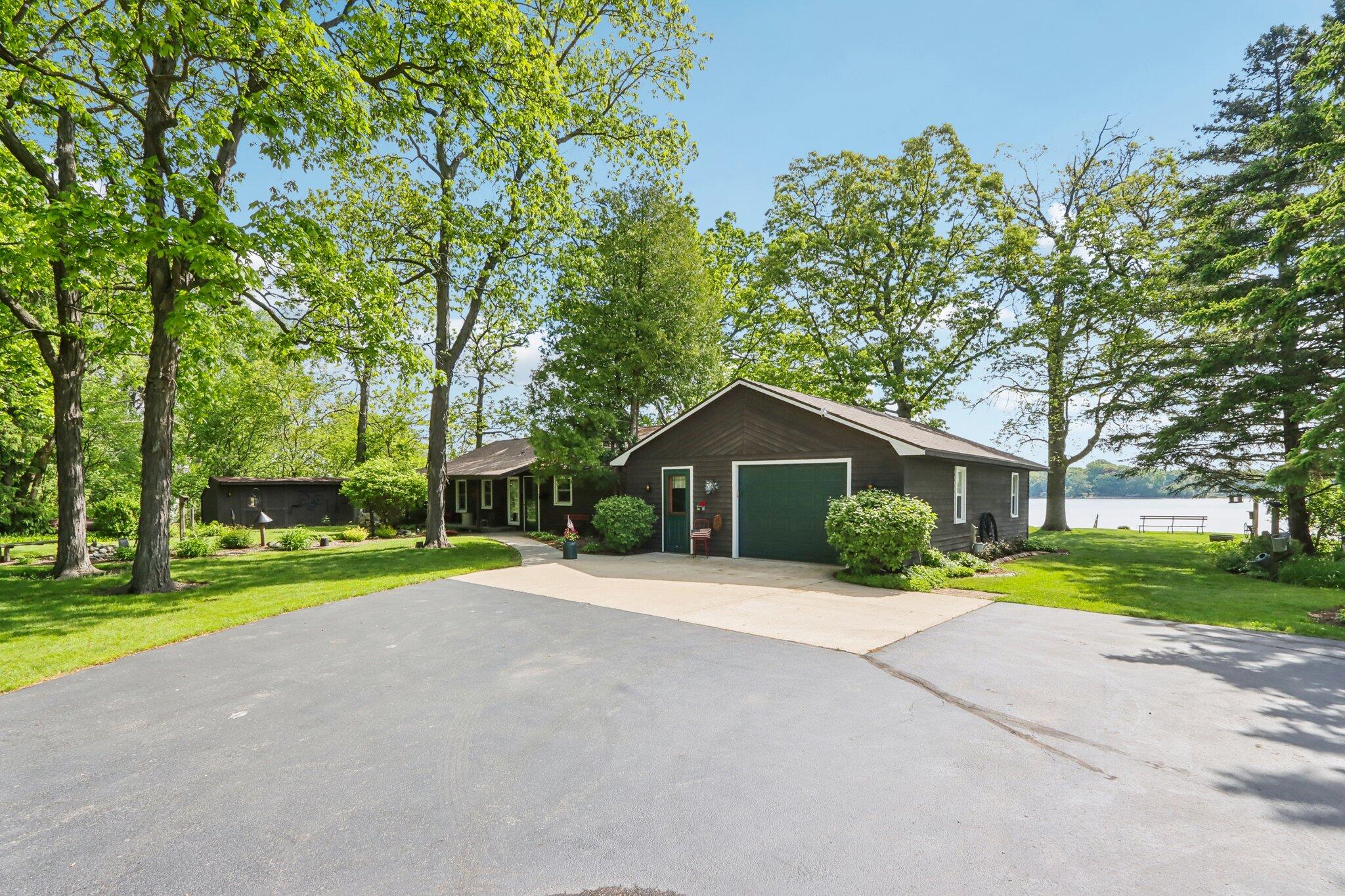 950 N Dousman Rd