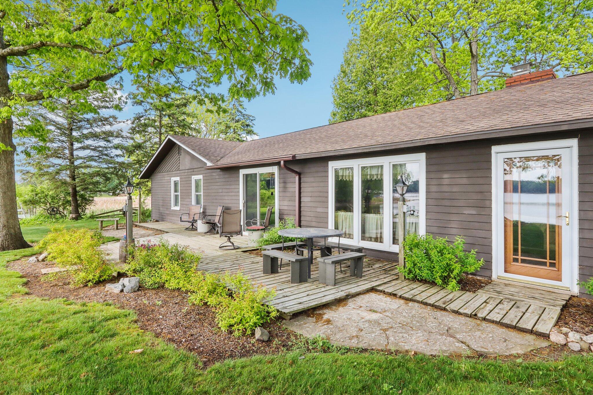 950 N Dousman Rd