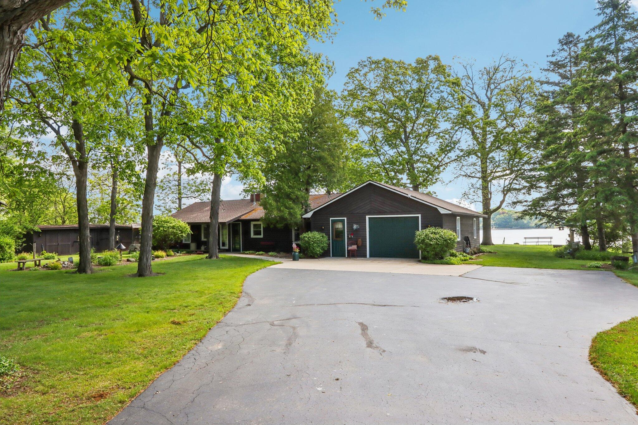 950 N Dousman Rd