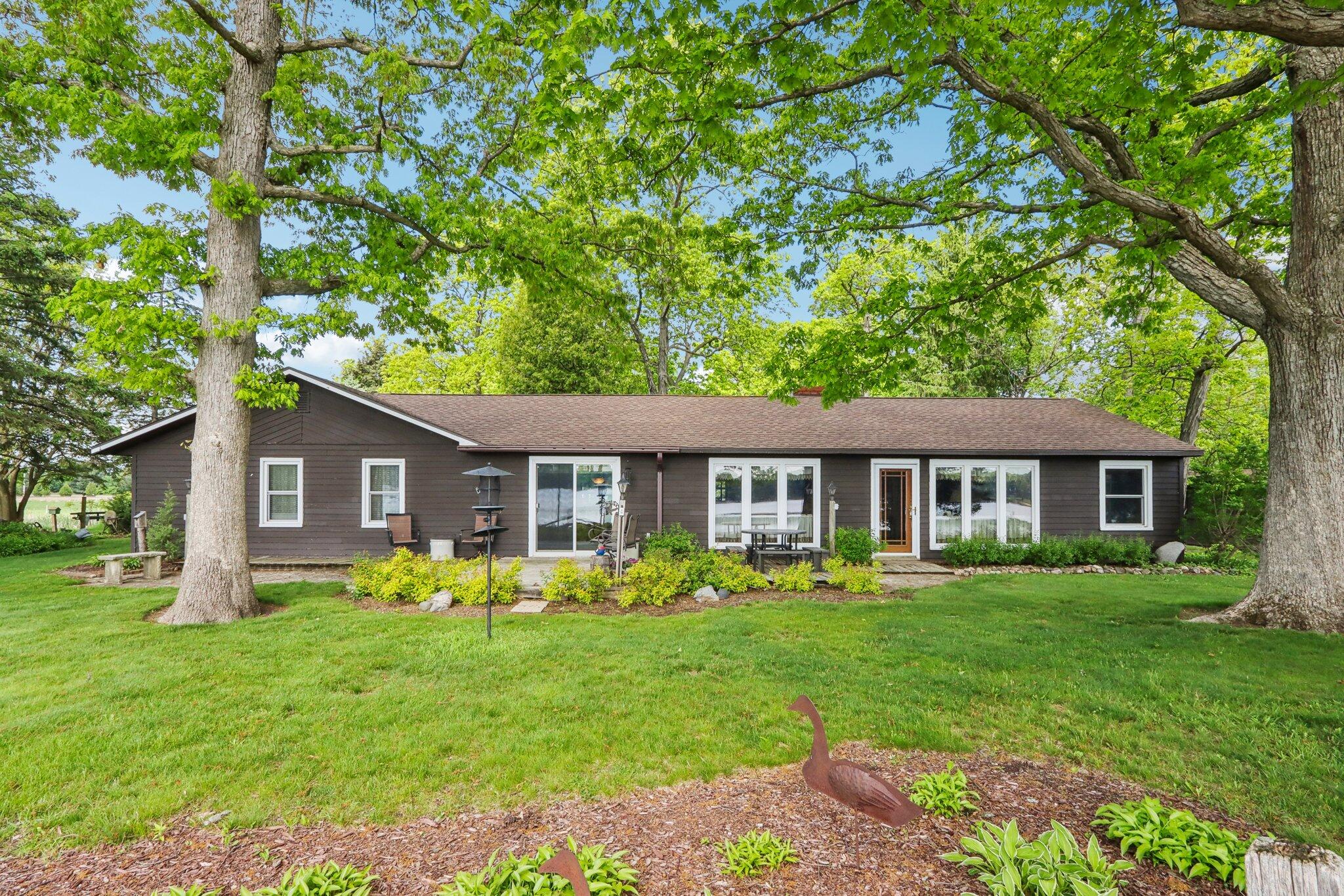 950 N Dousman Rd