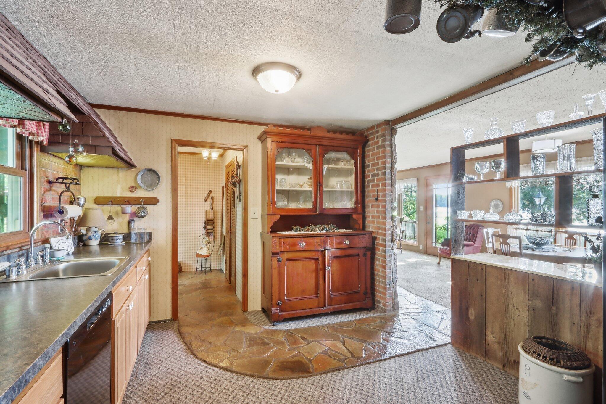 950 N Dousman Rd