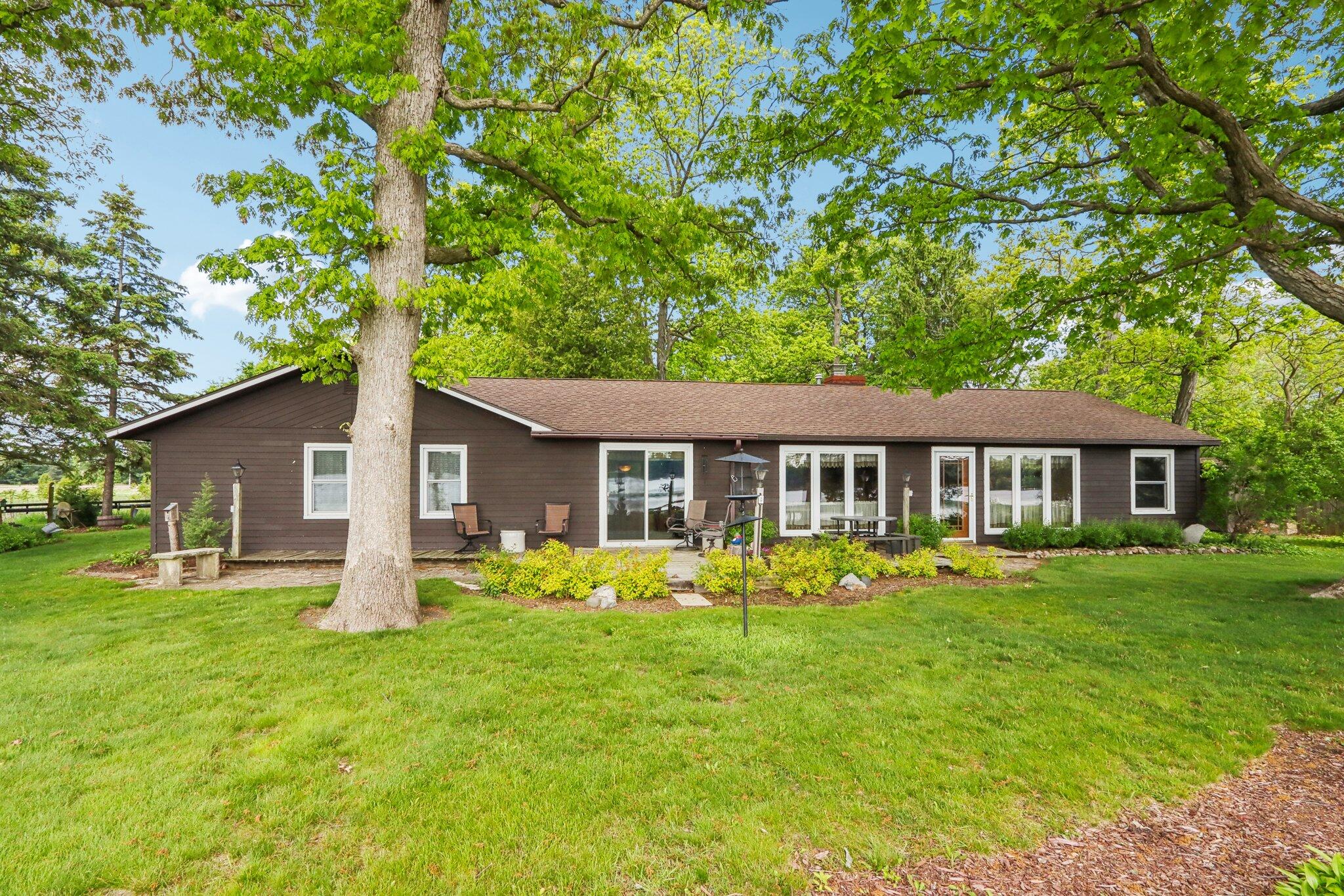 950 N Dousman Rd