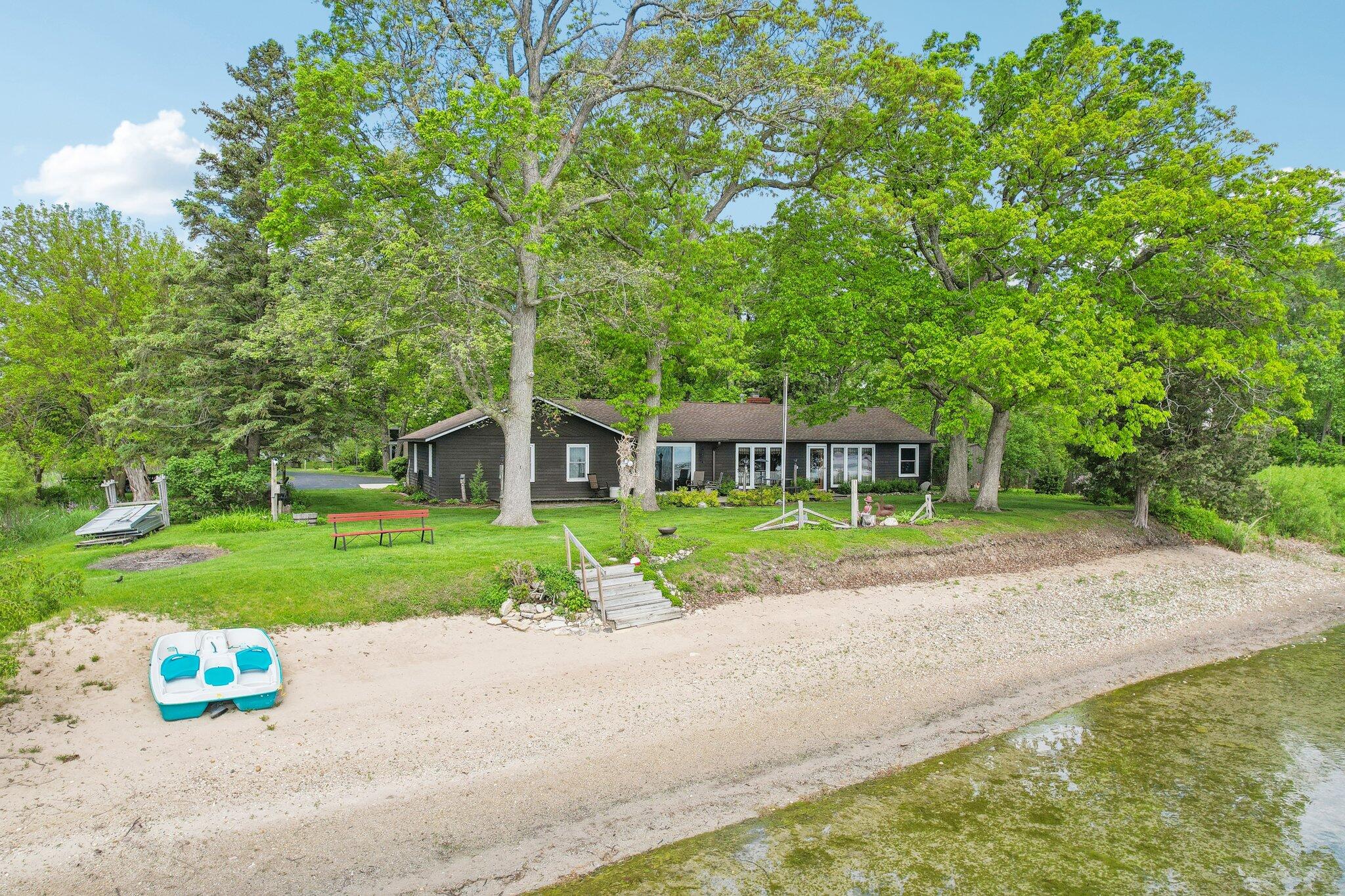 950 N Dousman Rd