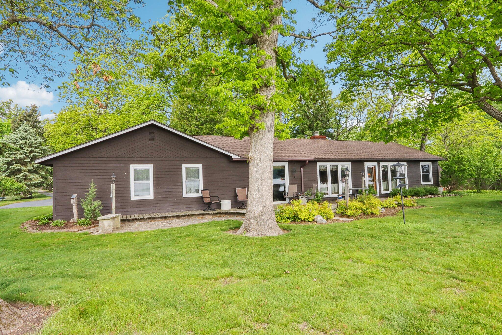 950 N Dousman Rd
