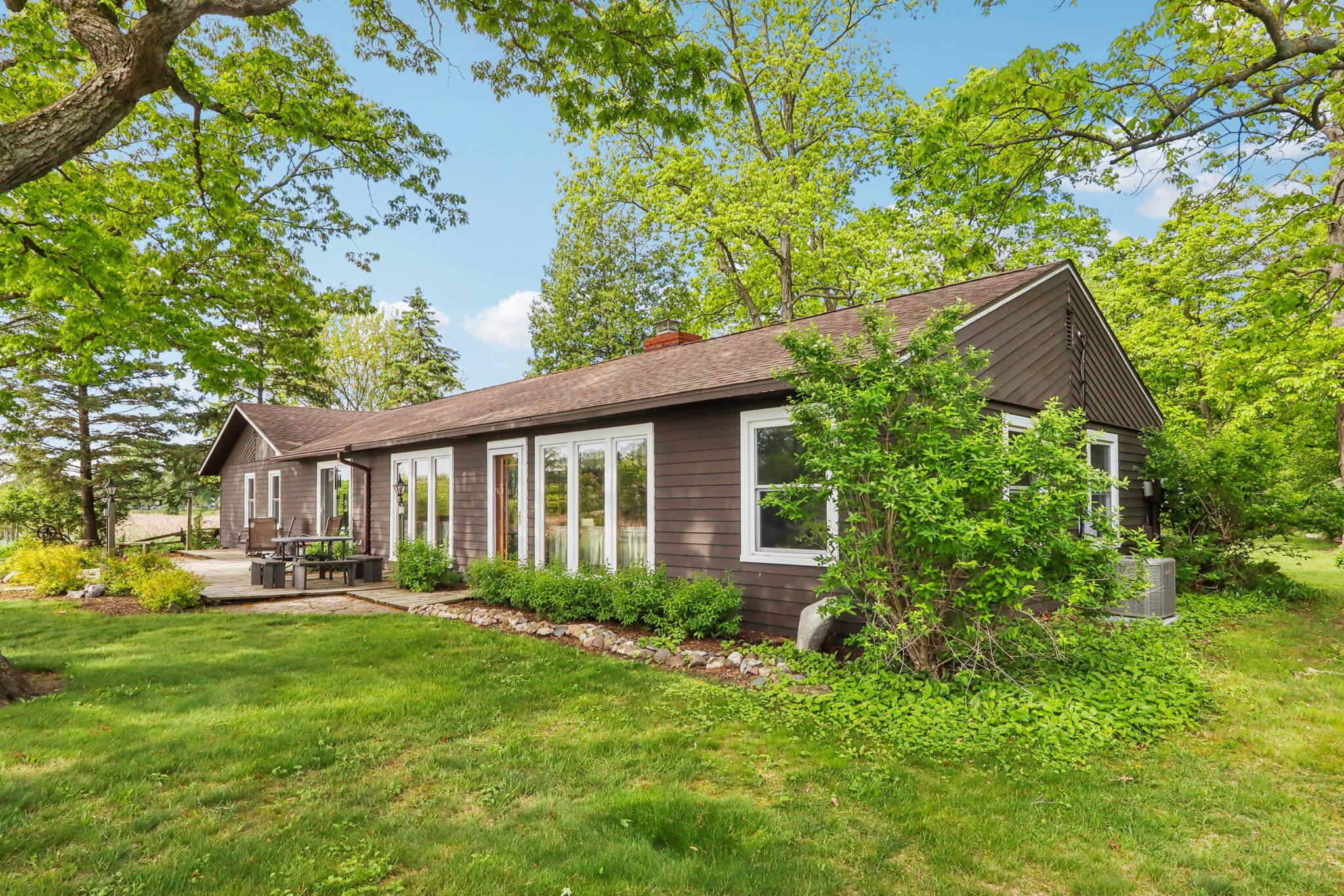 950 N Dousman Rd