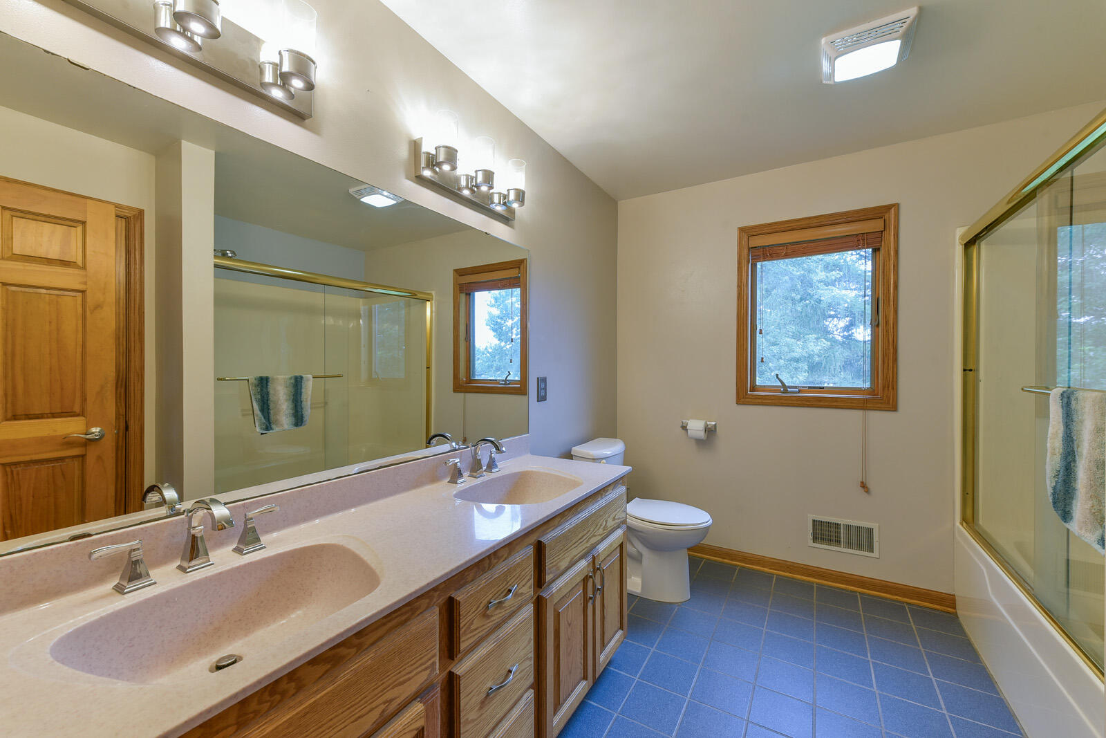 306 Castle Cove Way