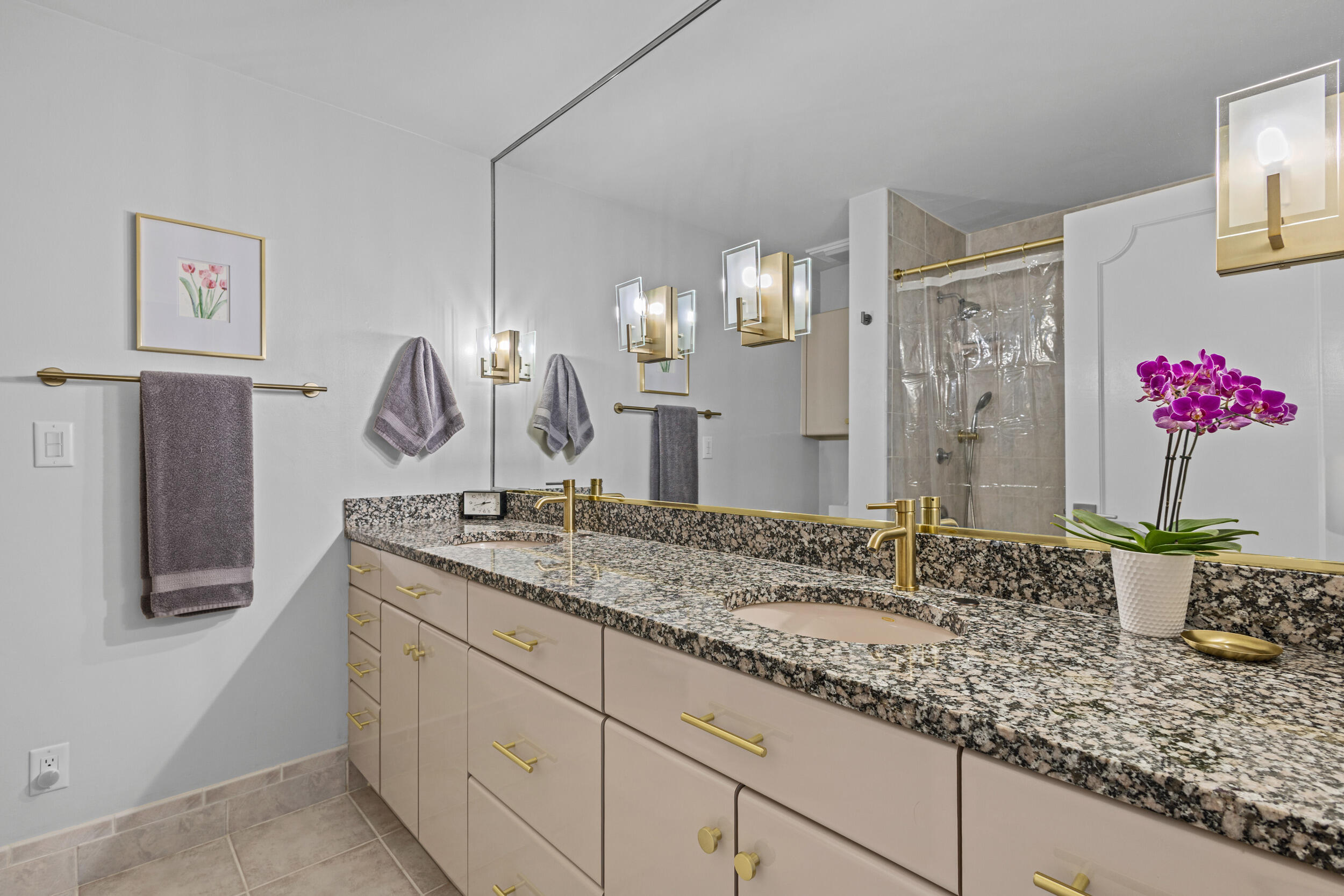 2525 S Shore Dr Unit: 14C