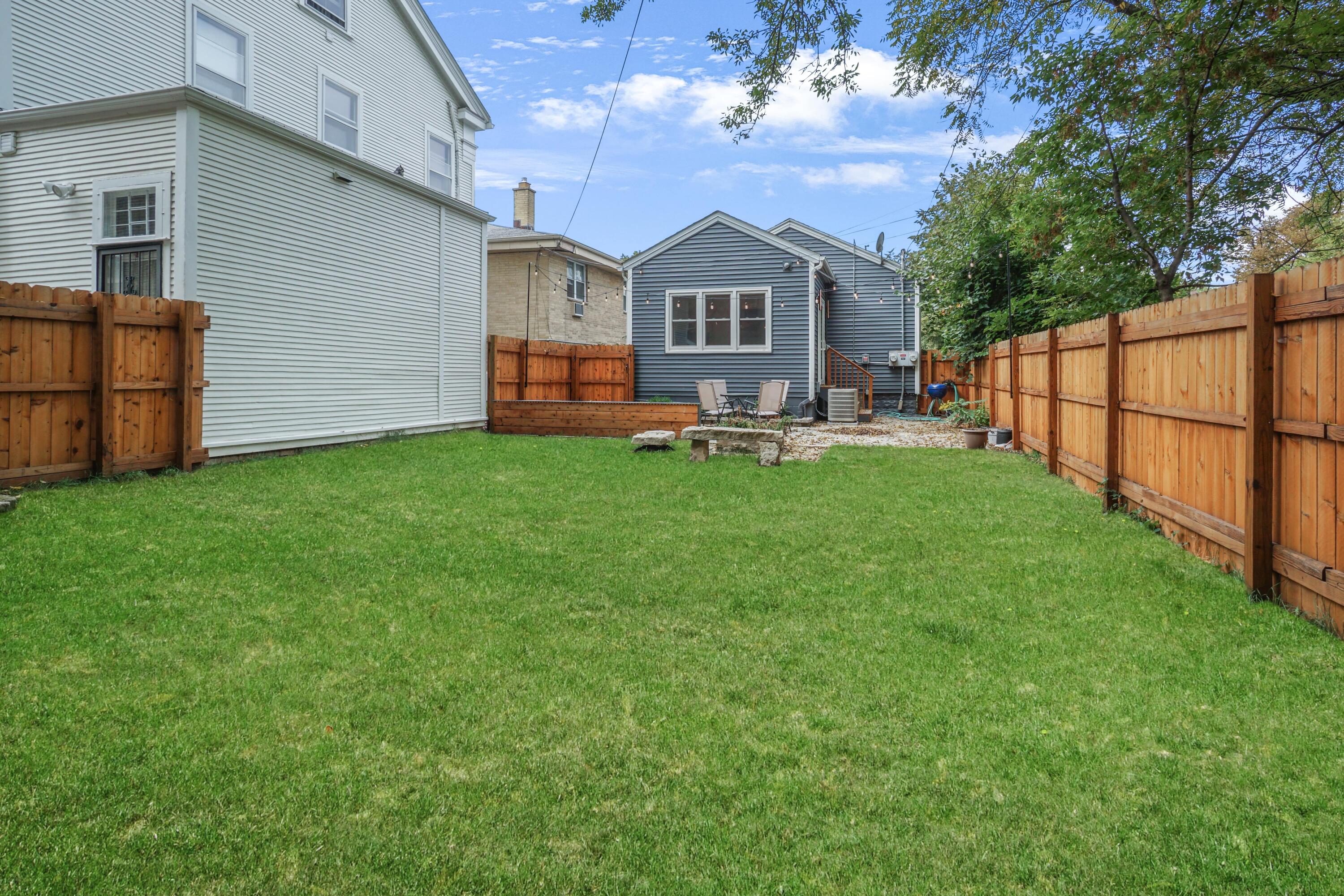 1608 N Astor St