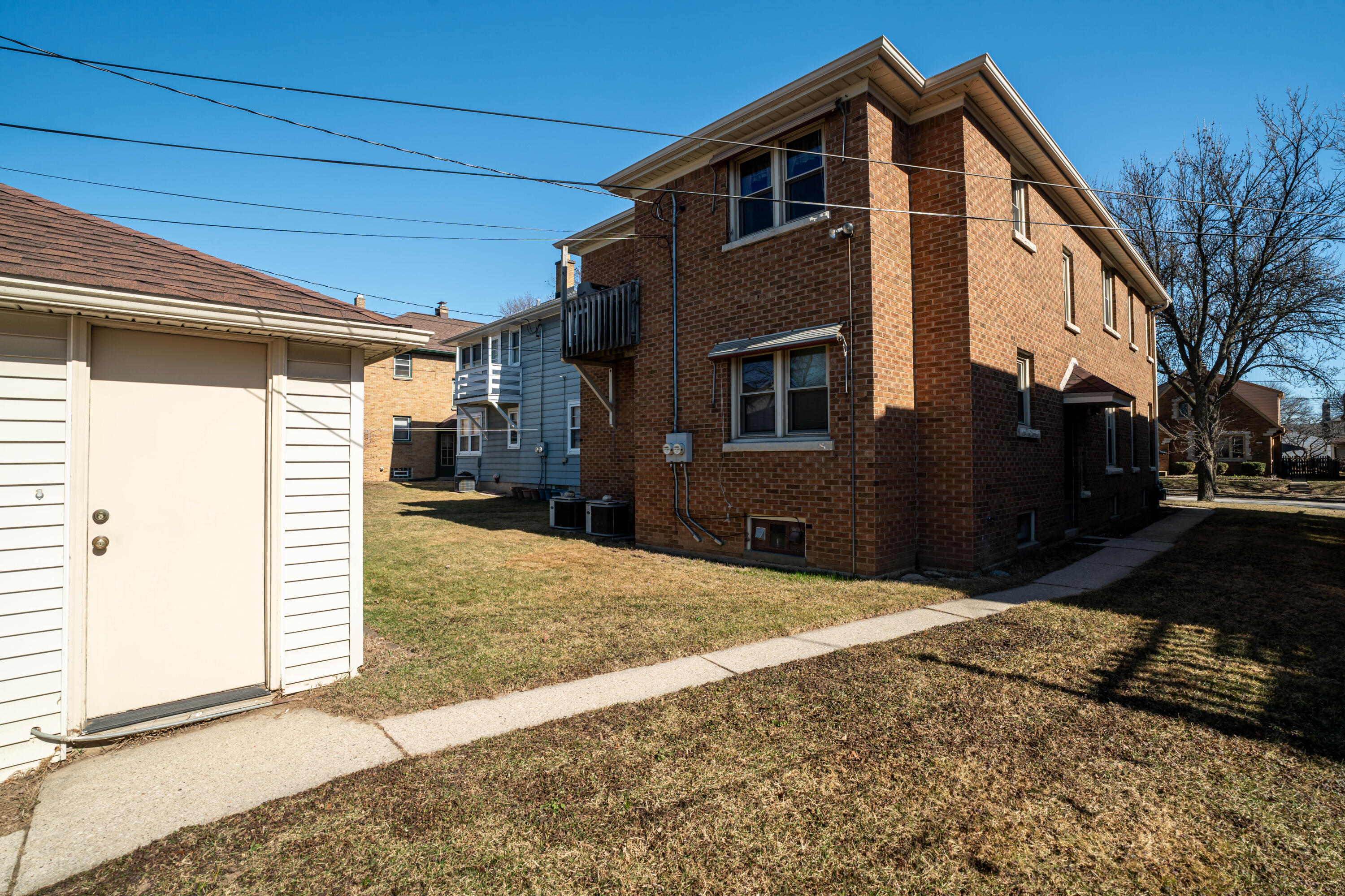 2787 N Sholes Ave Unit: 2789
