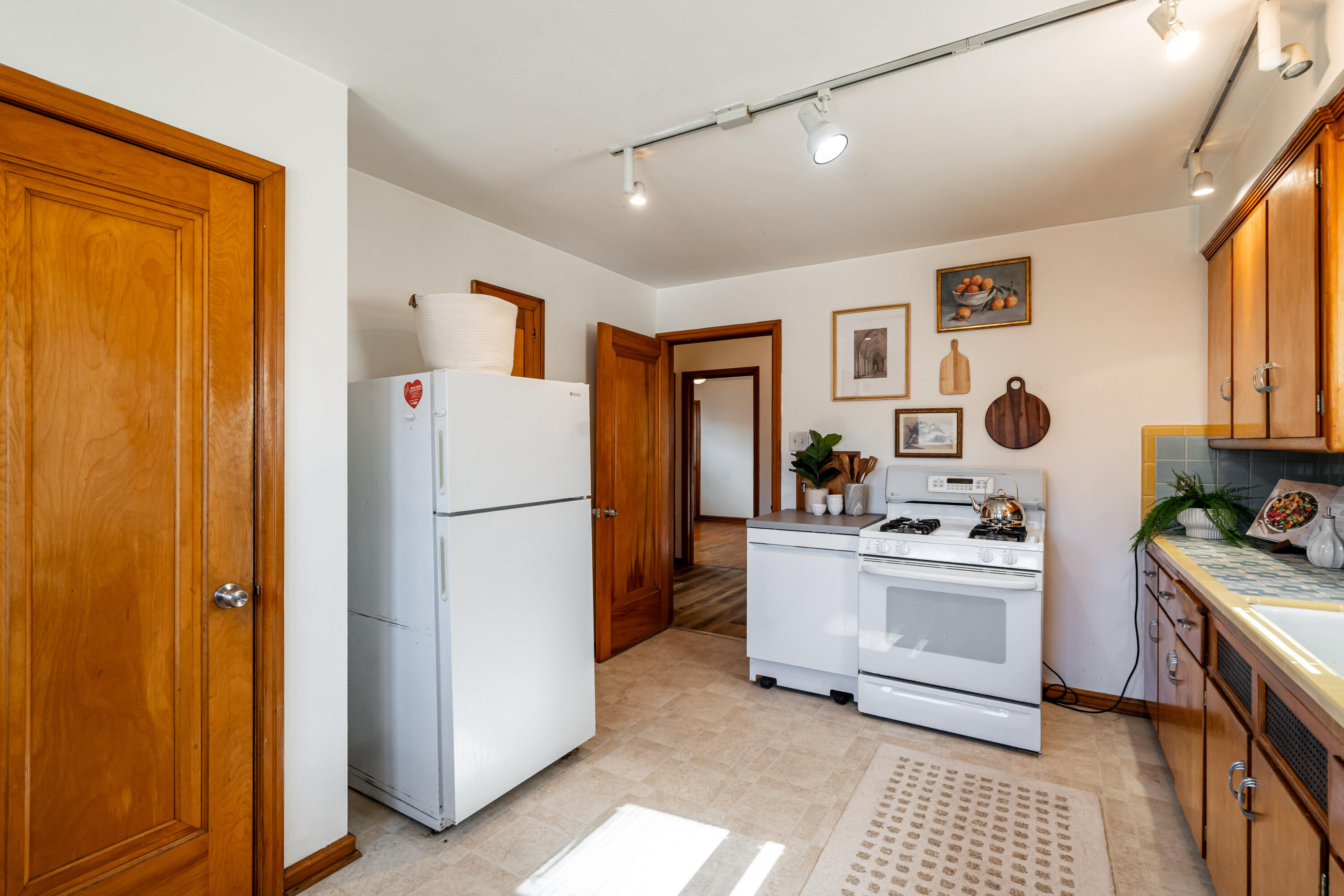 2787 N Sholes Ave Unit: 2789