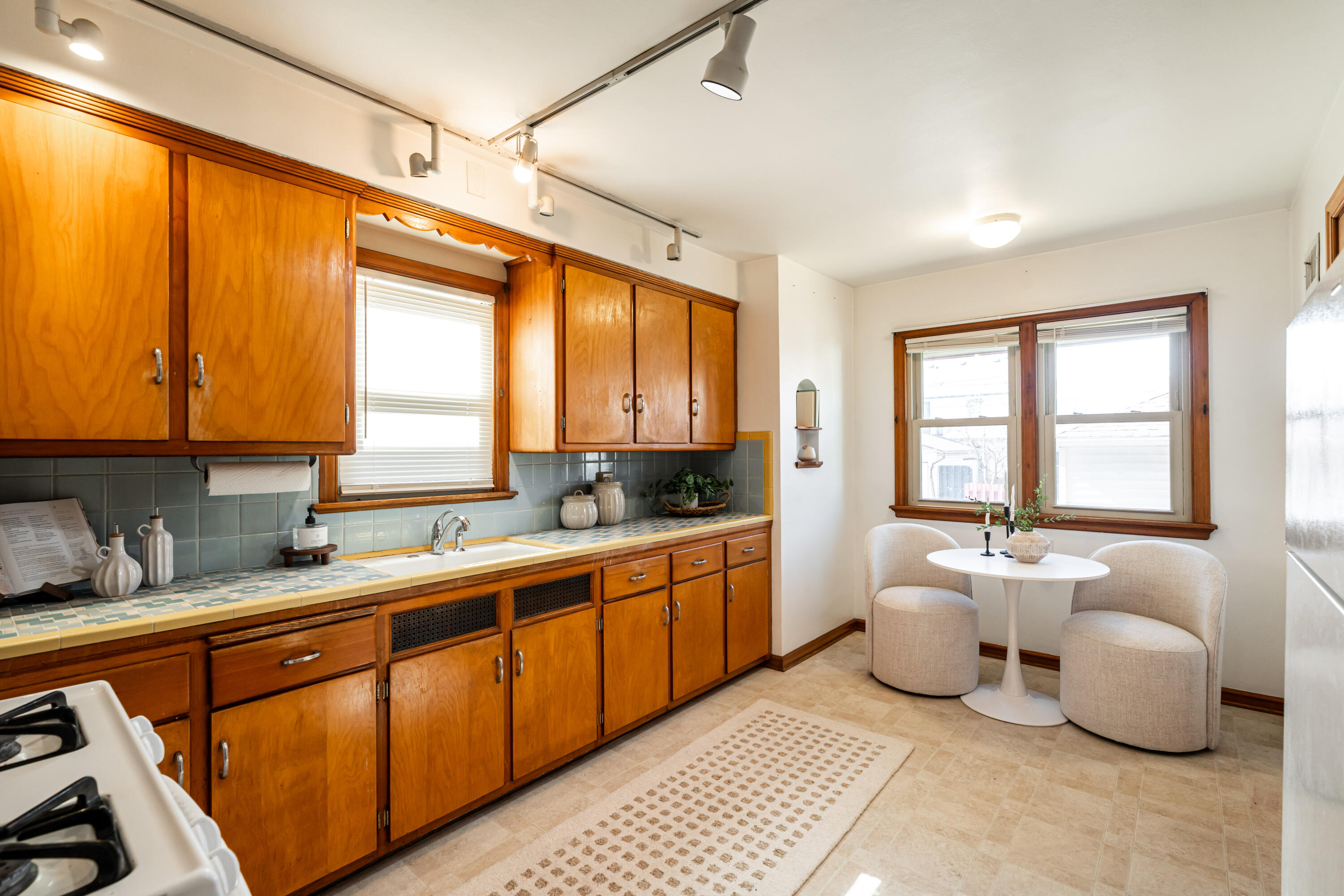 2787 N Sholes Ave Unit: 2789