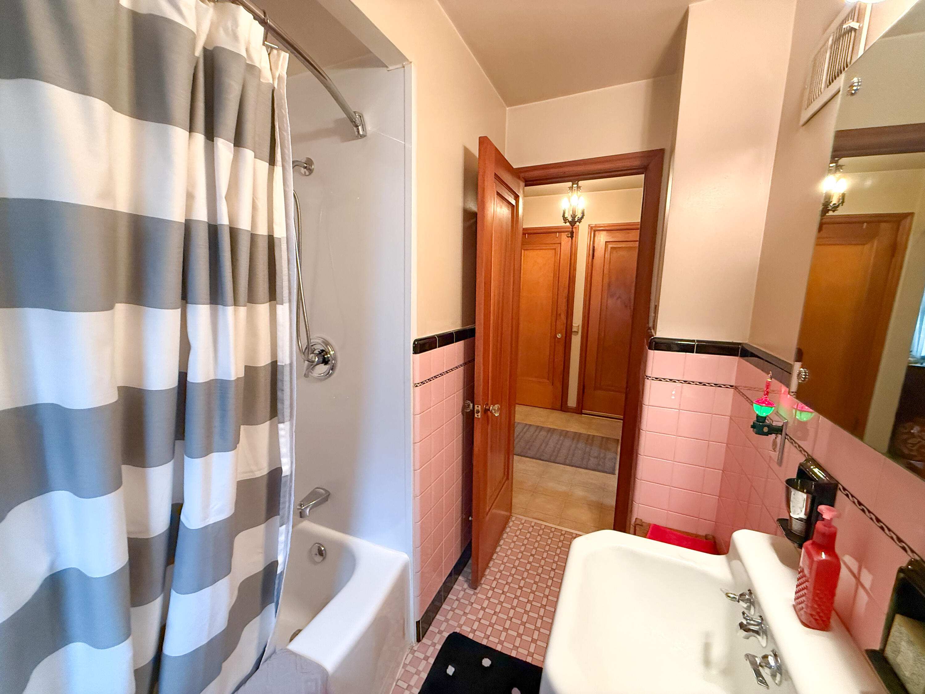 2787 N Sholes Ave Unit: 2789