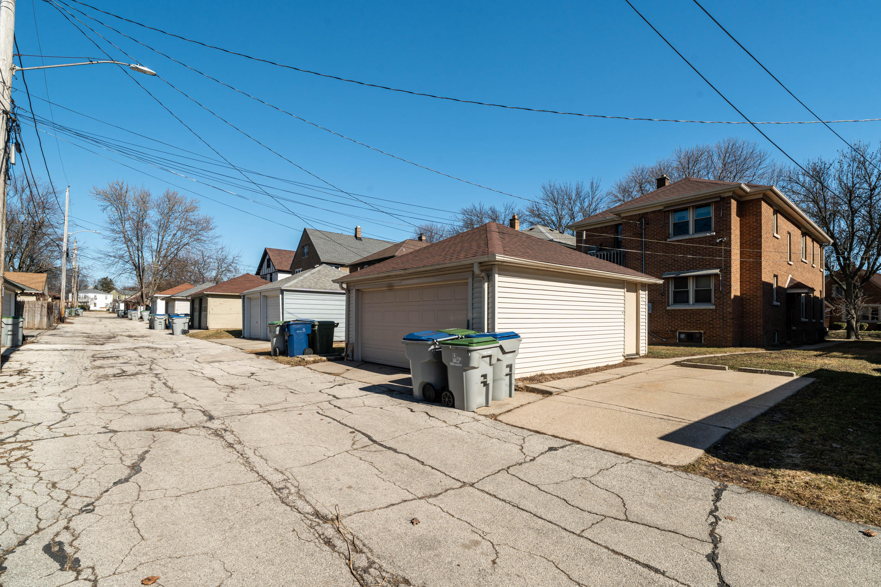 2787 N Sholes Ave Unit: 2789