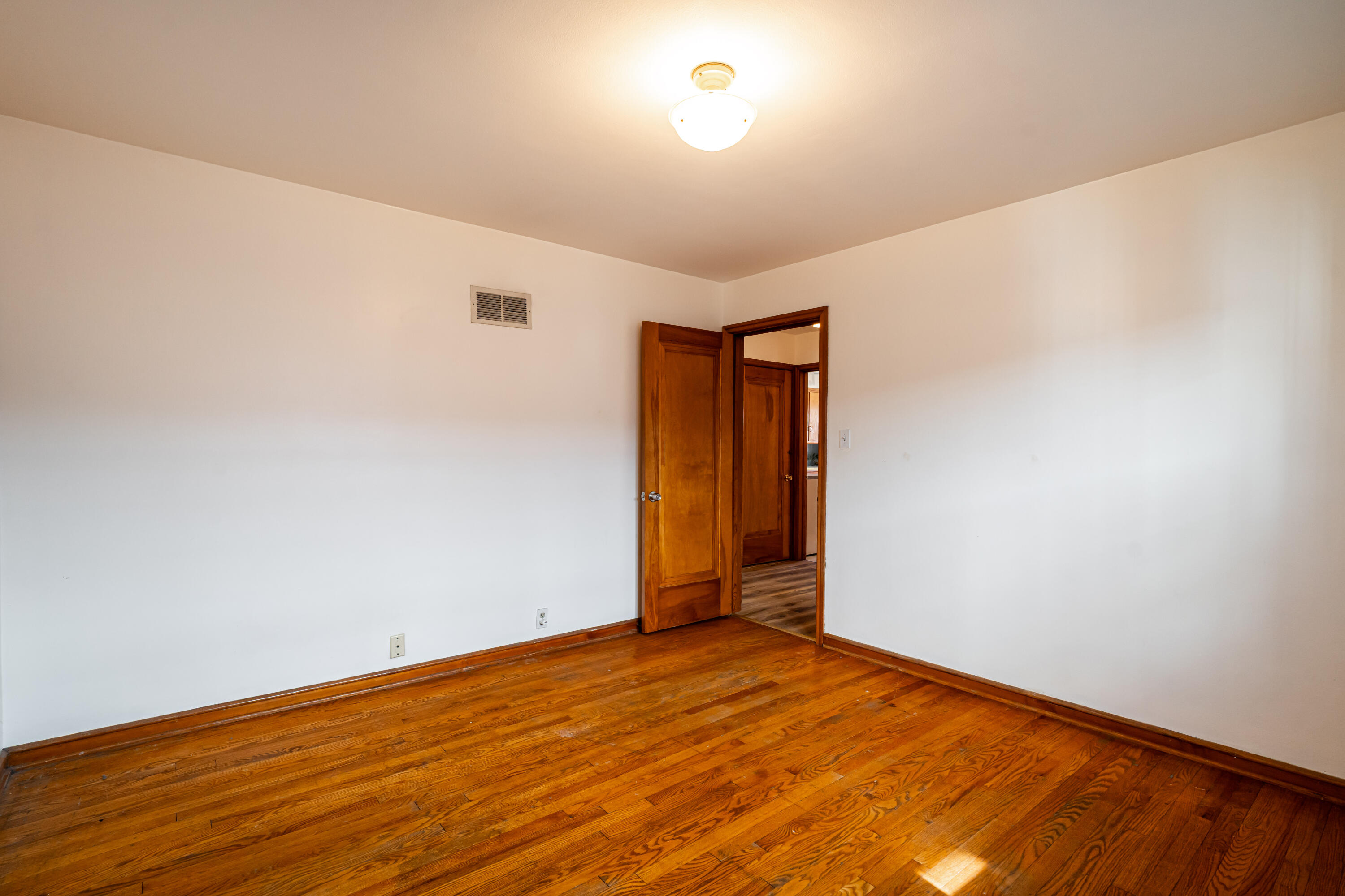 2787 N Sholes Ave Unit: 2789