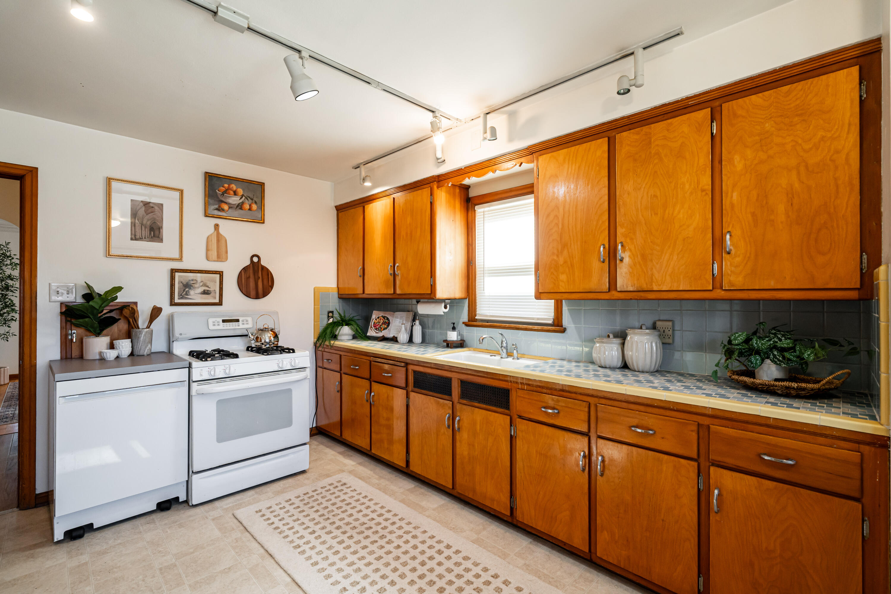 2787 N Sholes Ave Unit: 2789