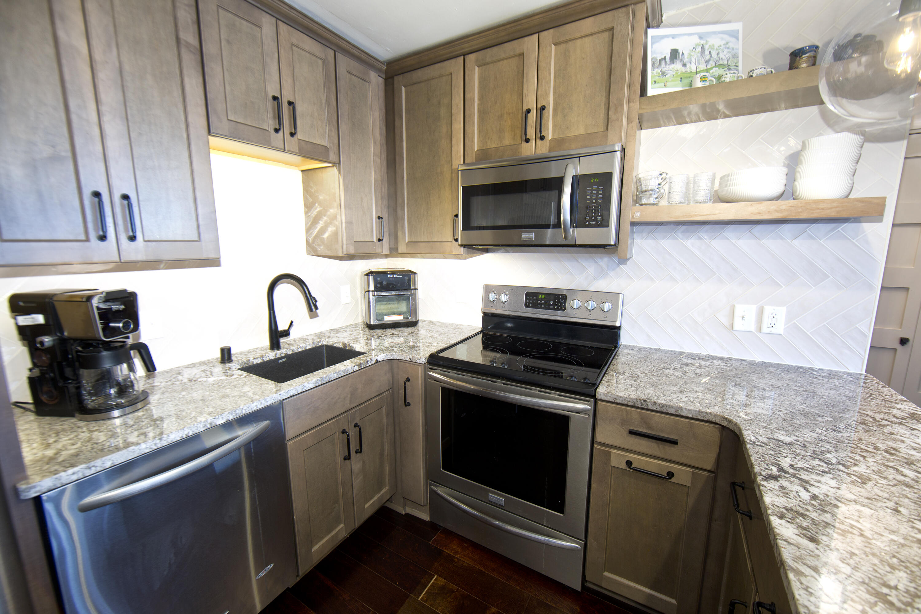 1660 N Prospect Ave Unit: 1206