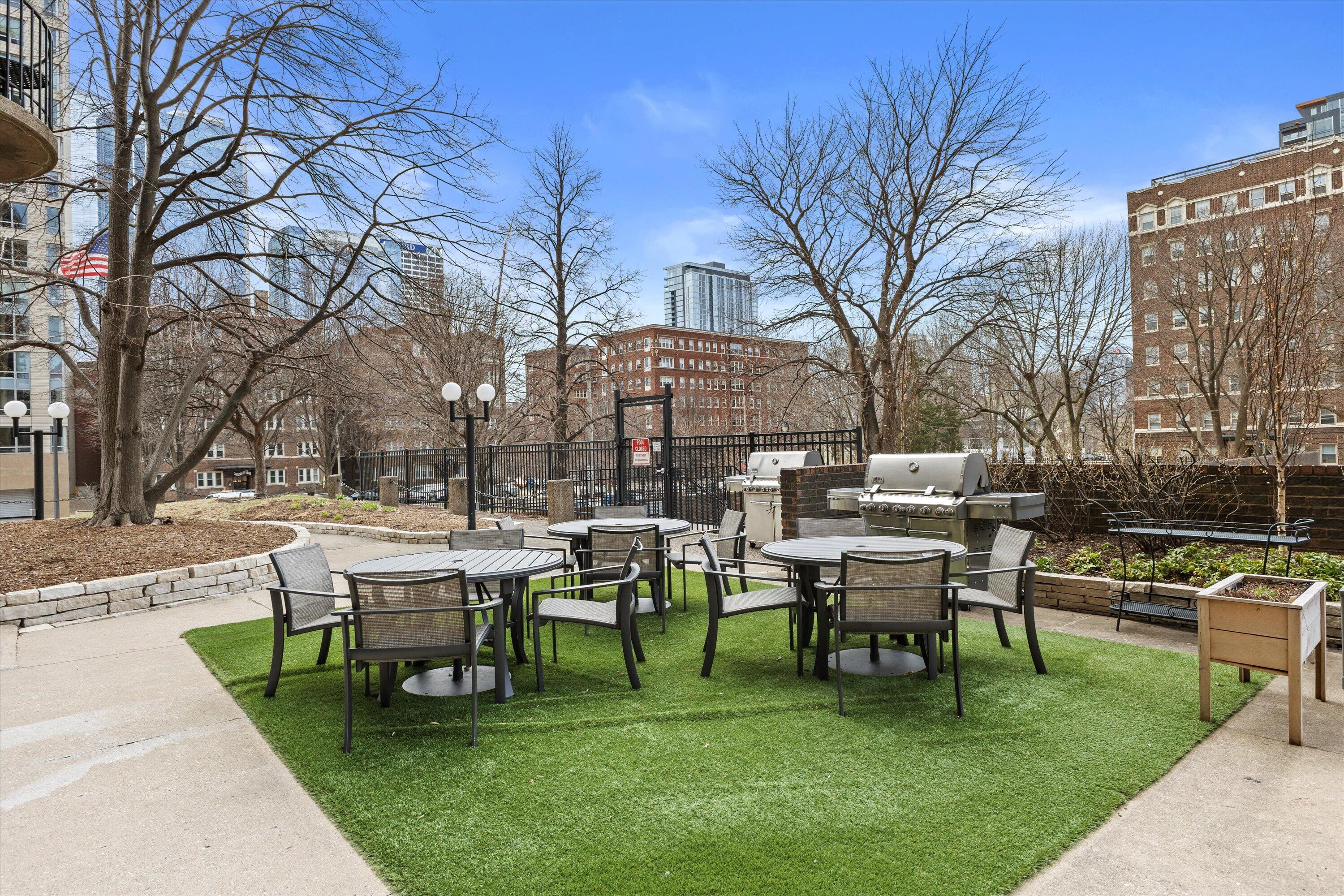 929 N Astor St Unit: 305