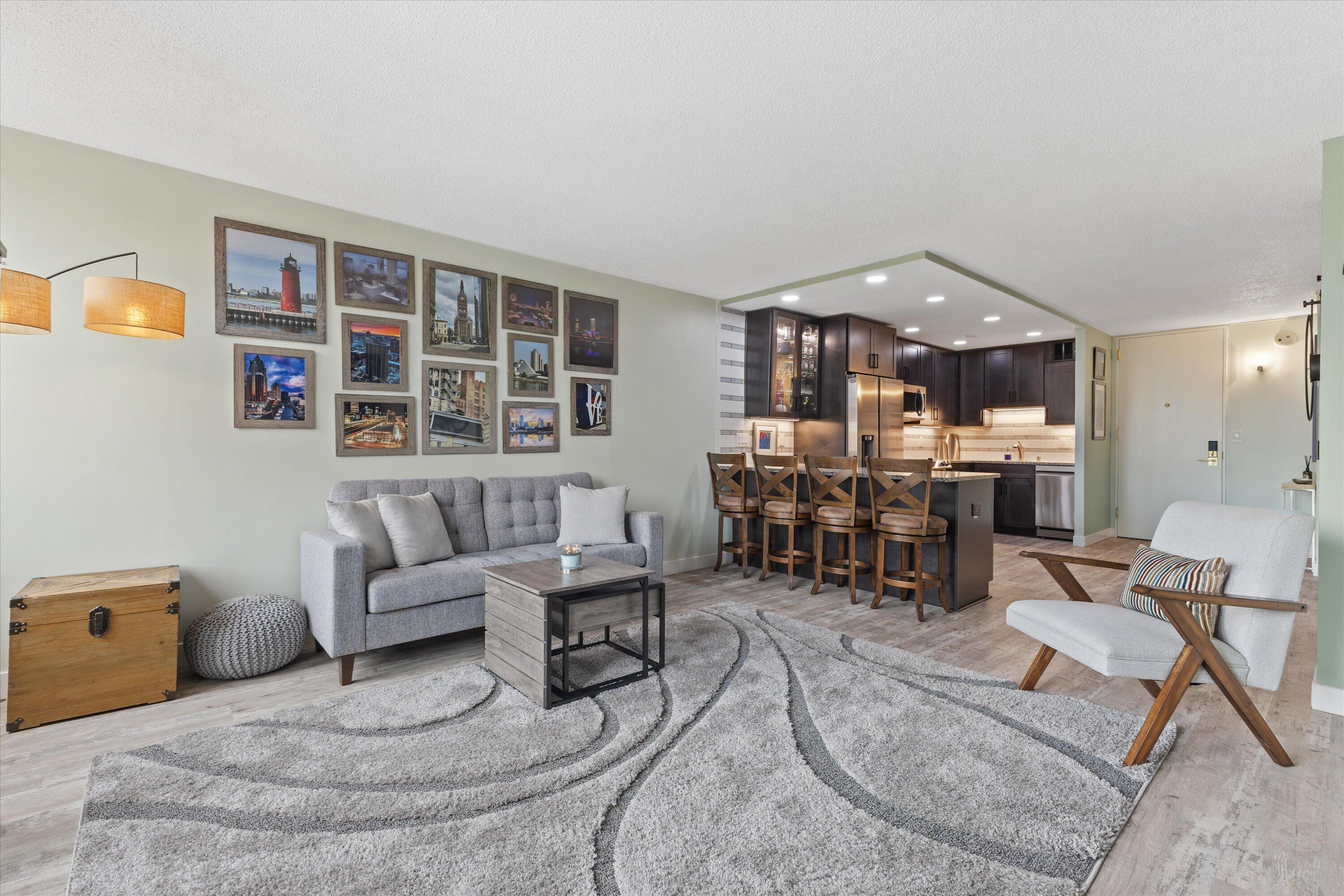 929 N Astor St Unit: 305