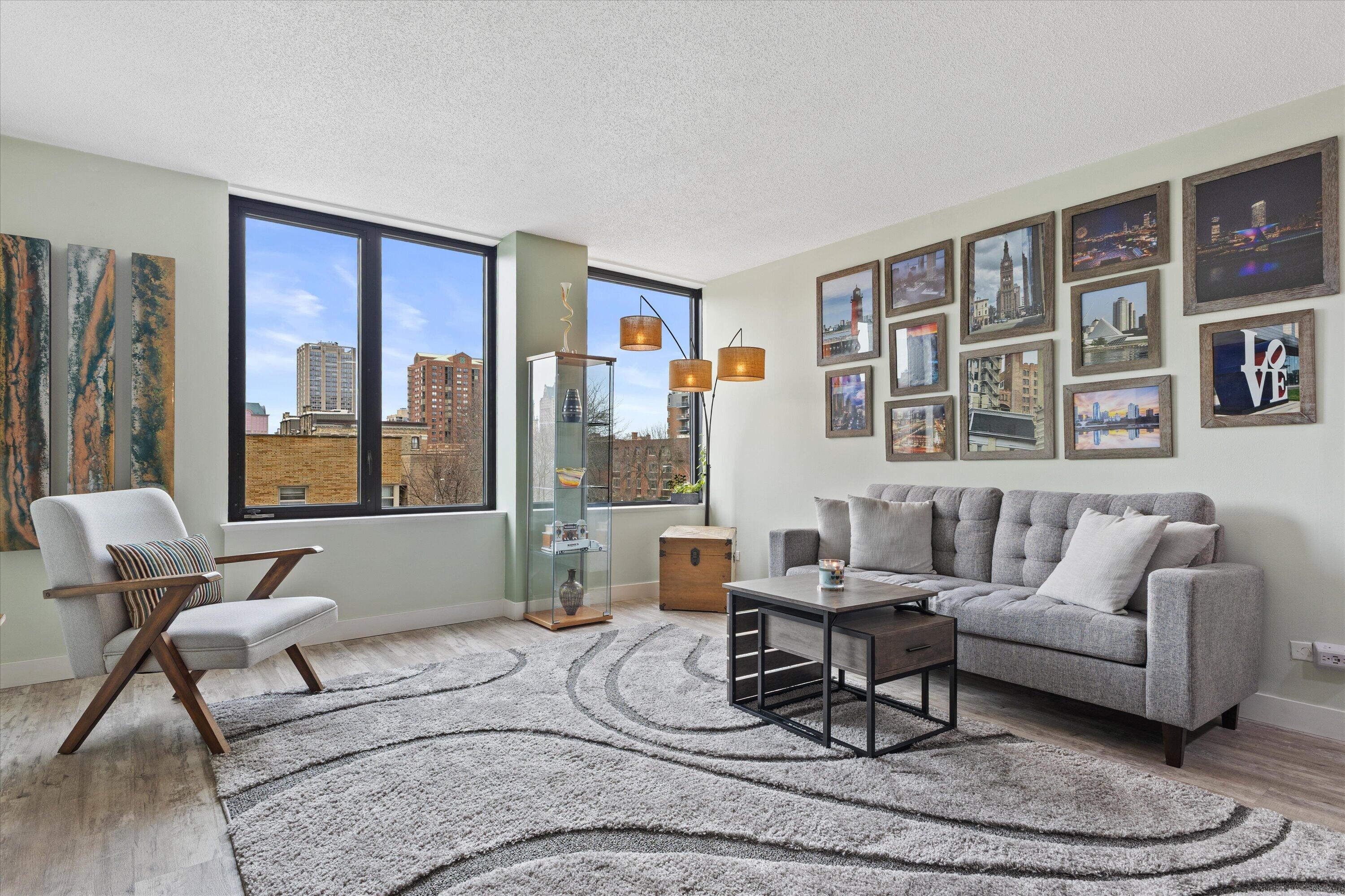 929 N Astor St Unit: 305