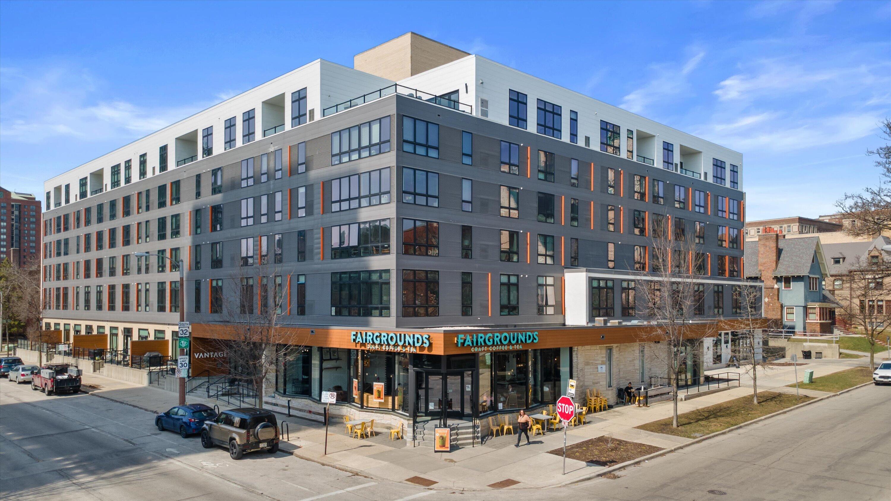 929 N Astor St Unit: 305