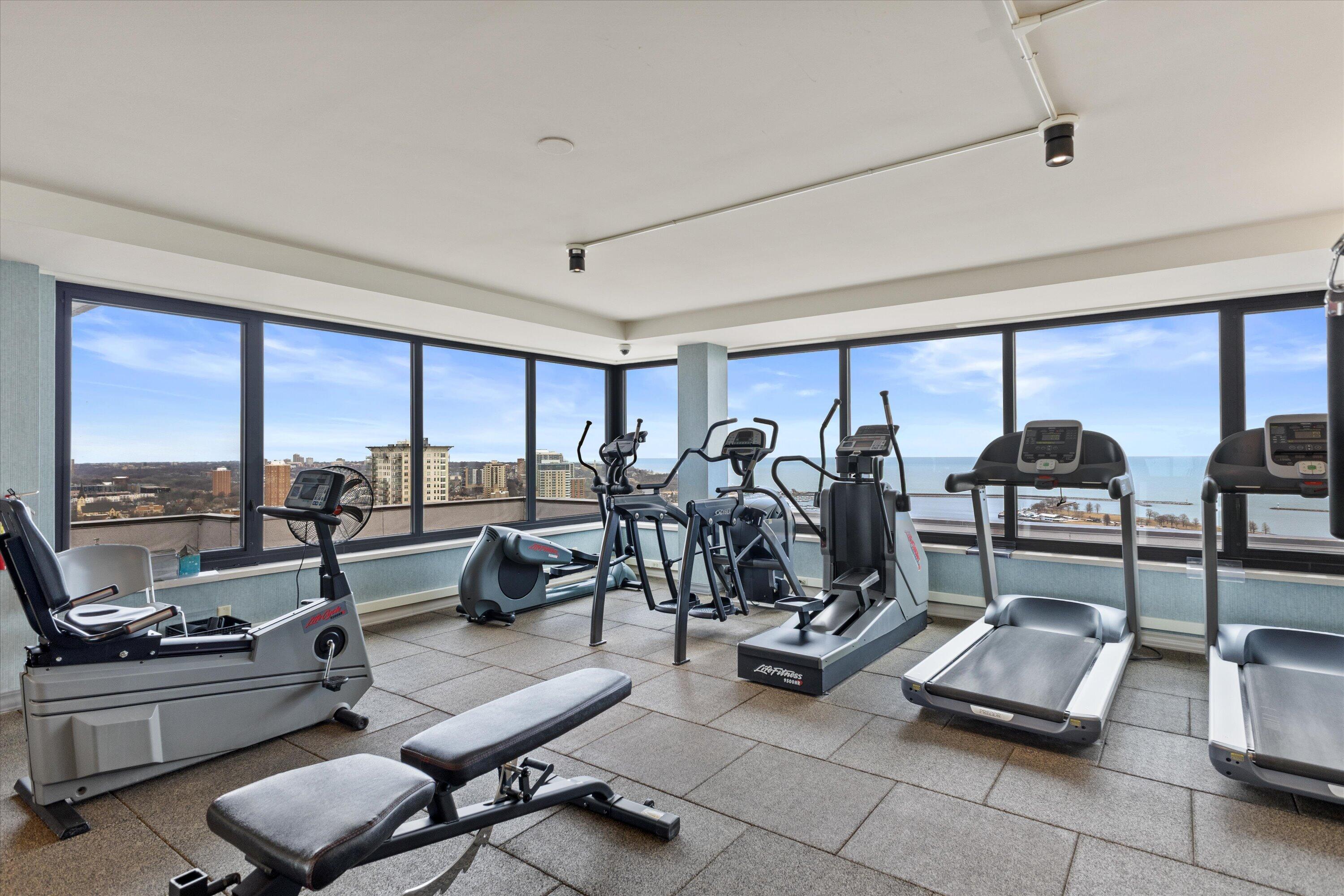 929 N Astor St Unit: 305